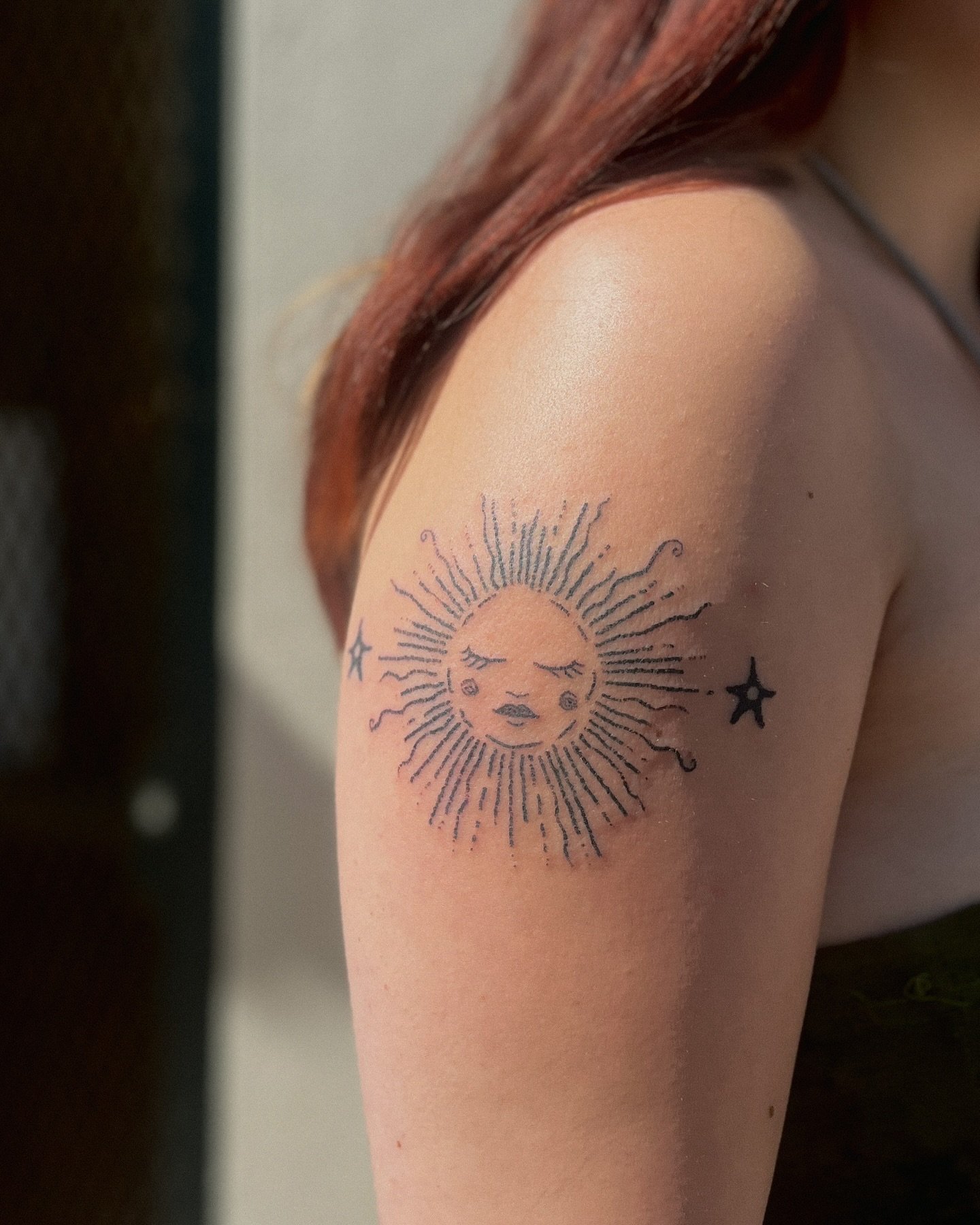 -ˋˏ ༻𖤓༺ ˎˊ- more of sleepy sol for ella • handpoke -ˋˏ ༻𖤓༺ ˎˊ-
✷ msg to book or fill out the tattoo form in my bio ✷
#brighton #handpoke #handpokeartist #brightonandhove #brightontattoo #tattoo #tattooartist #finelinetattoo#spiritualtattoo