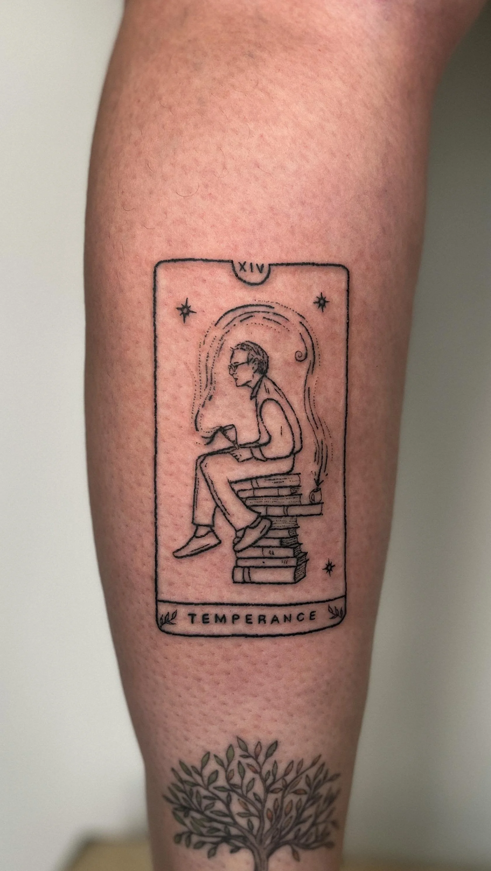. ݁₊ ⊹ . ݁ ⟡ buffy the vampire slayer inspired tarot custom݁ . ⊹ ₊ ݁. 𖦹⋆ giles sits on a stack of books and wine turns to tea in the temperance card 𖦹⋆ handpoke tattoo . ݁₊ ⊹ . ݁ ⟡ ݁ . ⊹ ₊ ݁. 𖦹⋆
✷ message for any of your custom ideas, i’d l