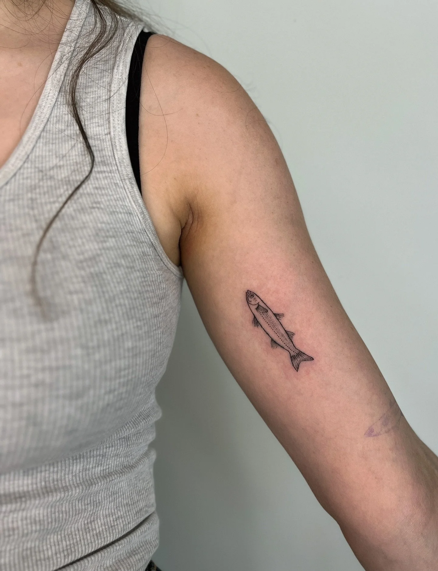 𓆝 little custom fishy for saffron 𓆝 handpoke 𓆝
𓆝 𓆟 𓆞 𓆟 𓆝
✷ msg to book in, I have space for you!✷
#brighton #handpoke #handpokeartist #brightonandhove #brightontattoo #tattoo #tattooartist #finelinetattoo#spiritualtattoo #magictattoo #art