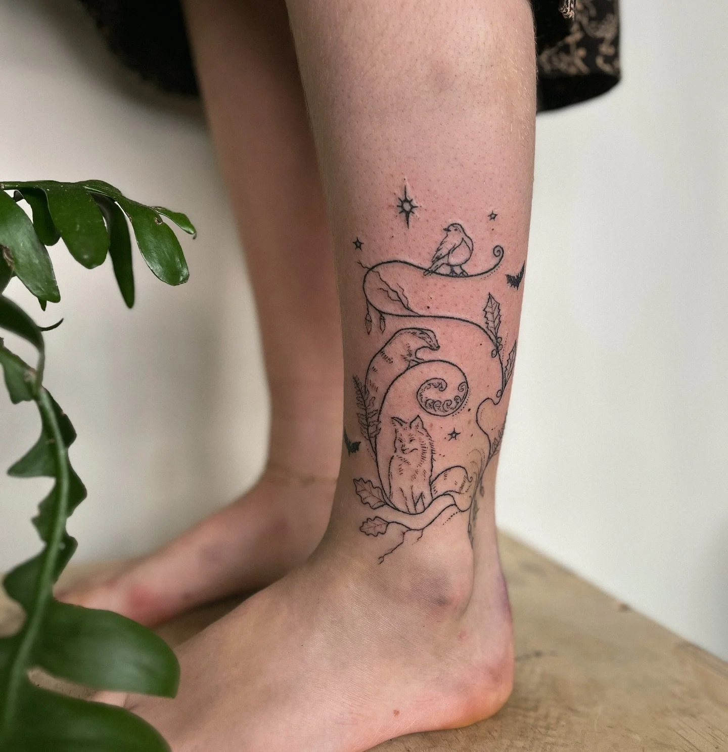 𓇗 𓆱𖣂 this custom ecosystem was handpoked using motifs from the landscape near my clients home ⋆.˚𖦹 how many can you identify?

I would love to tattoo more of these personal worlds! 𓇗 𓆱𖣂 drop me a message if you are interested in collaborating 