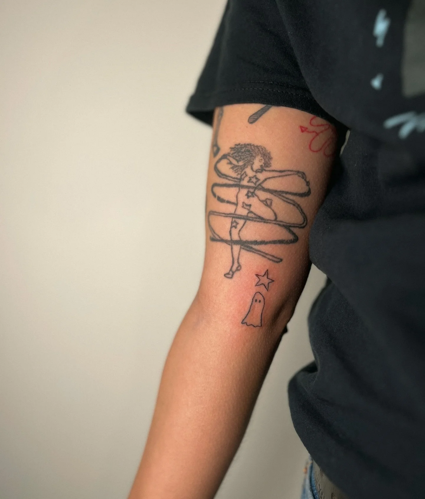 ⟡ the spookiest little ghost from Blue&rsquo;s Fundraiser Flash &bull;handpoke tattoo ⟡ &pound;20 of this design was donated ⟡ you can find the flash sheet on my highlights and reposted section ⟡

✴︎ message to book in, I have space for you! ✴︎

#bri