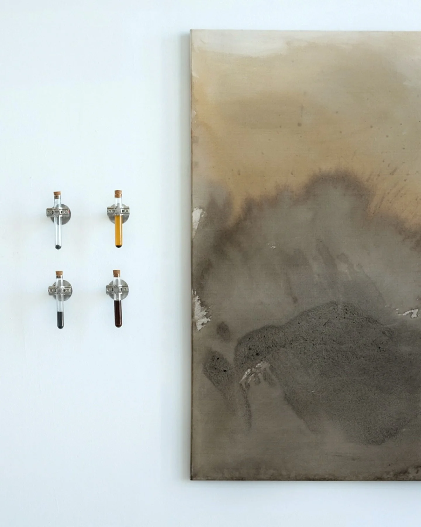 &ldquo;Air is/puts us in relation&hellip; circulating and binding the outside to the inside of our bodies&rdquo; - 𝘈𝘦𝘳𝘰𝘱𝘰𝘭𝘪𝘴, 𝘕𝘦𝘳𝘦𝘢 𝘊𝘢𝘭𝘷𝘪𝘭𝘭𝘰 [ @nereacalvillo ]

Some images from our show at Goldsmiths @ma_art_and_ecology last mo