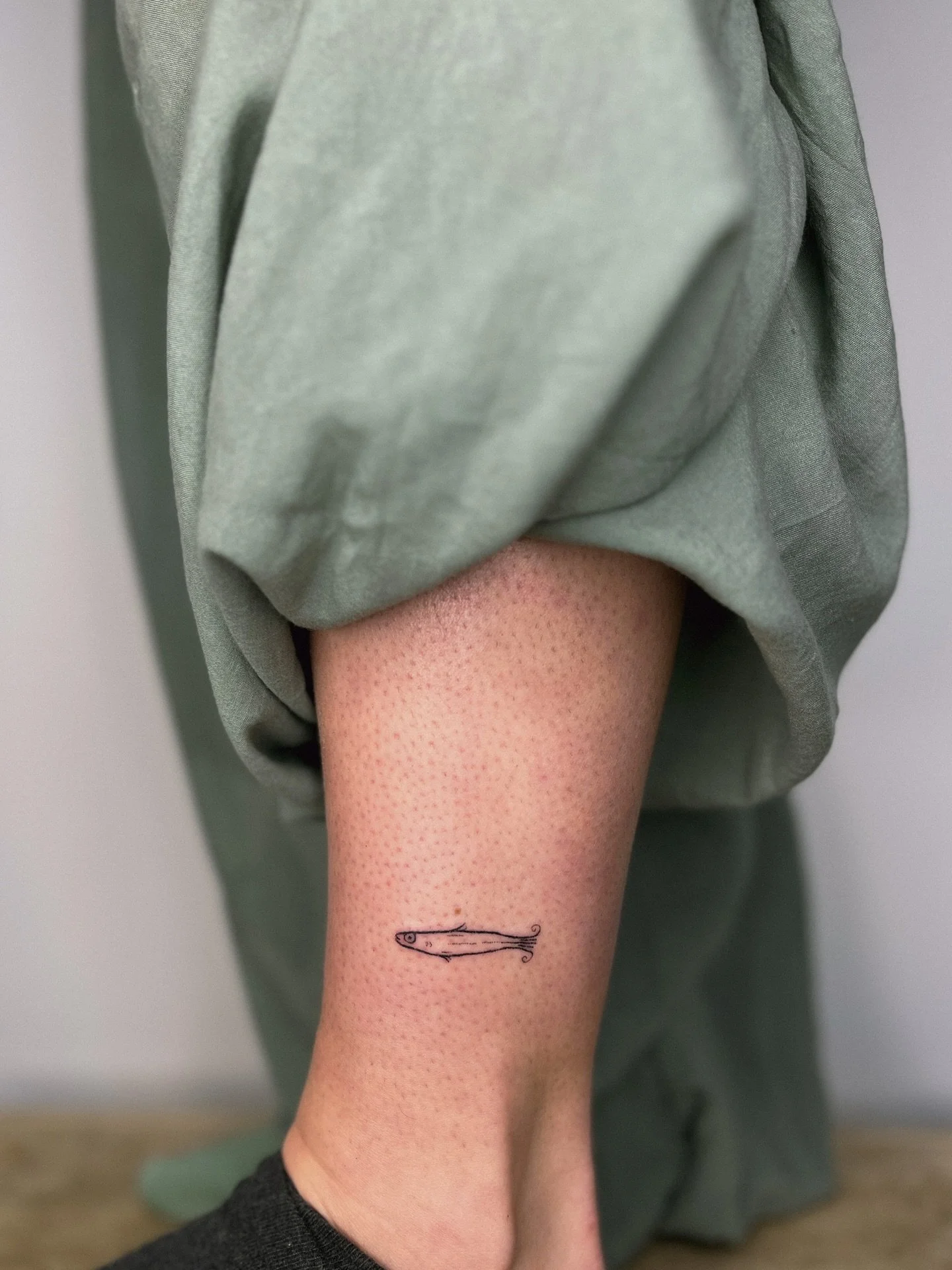 𓆝 a little handpoked fish tattoo 𓆝 this is part of my trinket flash 𓆝 check my highlights/reposts 𓆝 

✴︎ message to book in, I have space for you! ✴︎
#tattoo #handpoked #handpoketattoo #fishtattoo #tinytattoo