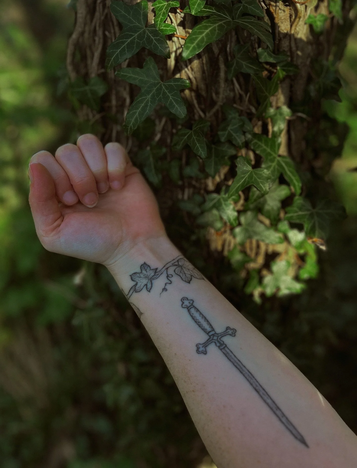 𓆱𖣂 ⋆.˚𖦹⋆ healed sword &amp; ivy cuff 𓆱𖣂 ⋆.˚𖦹⋆ handpoke tattoo for esme 𓆱𖣂 ⋆.˚𖦹⋆ message to book in customs or flash! 𓆱𖣂 ⋆.˚𖦹⋆ 

#medievaltattoo #swordtattoo #handpoketattoo #whimsicaltattoo #botanicaltattoo