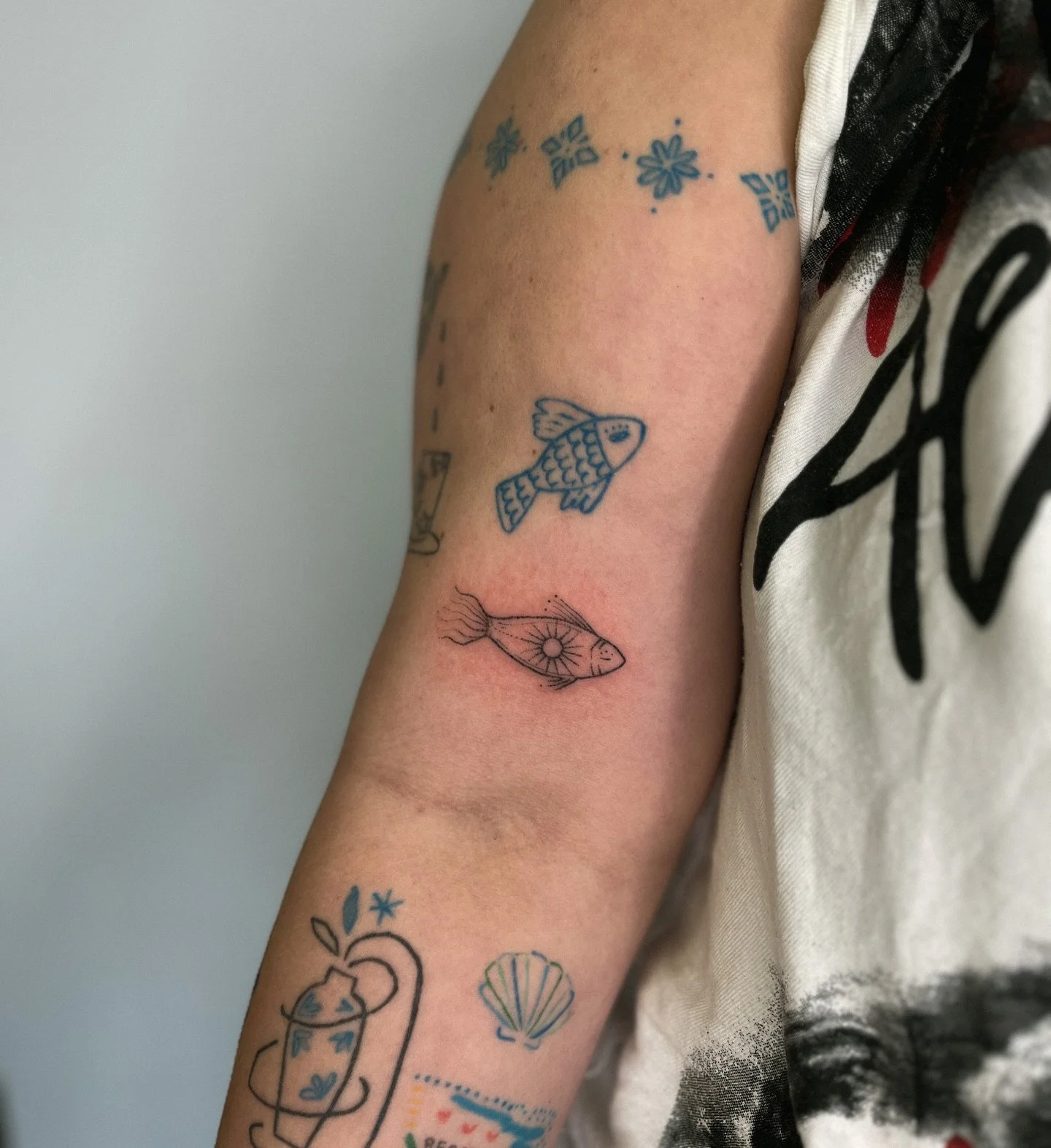 ⋆.˚𖦹⋆.˚ little bubbly custom fish tattoo ⋆.˚𖦹⋆.˚ handpoked arm design ⋆.˚𖦹⋆.˚ message me to book in ⋆.˚𖦹⋆.˚

⋆.˚𖦹⋆.˚
#fishtattoo #seatattoo #handpoketattoo #oceantattoo #whimsical
