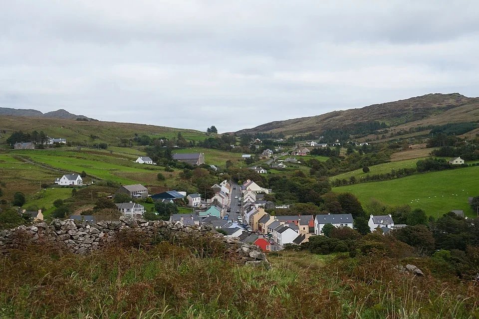 Kilcar_View_from_the_Monastic_Site_2010_09_24.jpg.webp