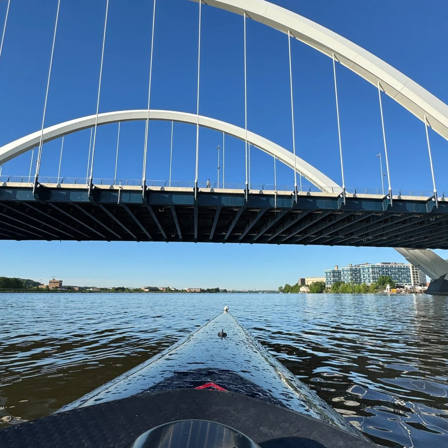 Coxswain-eye view of the Anacostia River and Frederick Douglas Memorial Bridge.

#coxing #rowing #washingtondc 

📸 @rowsource / CRC Sun's Up Sweep team