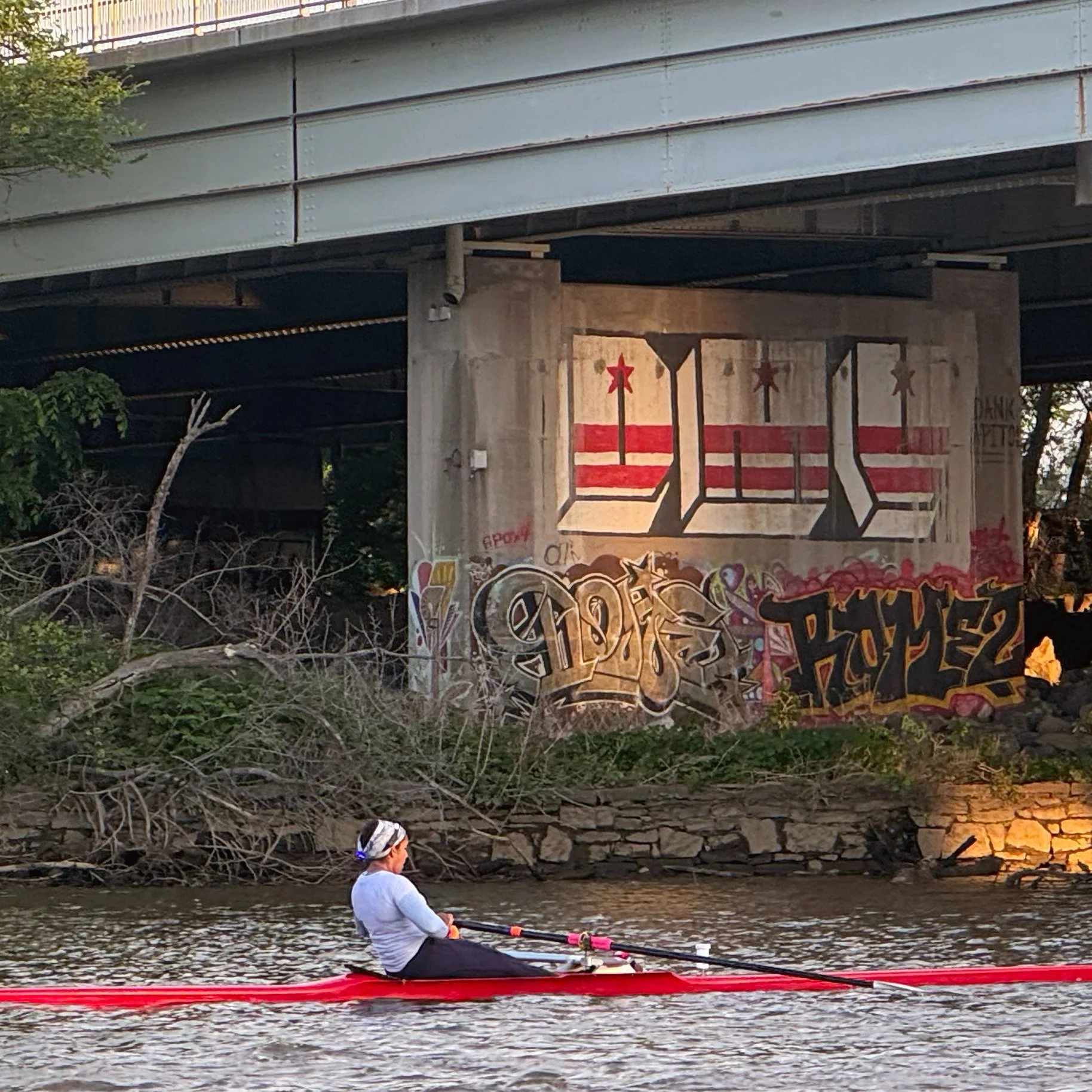 Sculling in the city vibes 🔥
.
#rowing #washingtondc