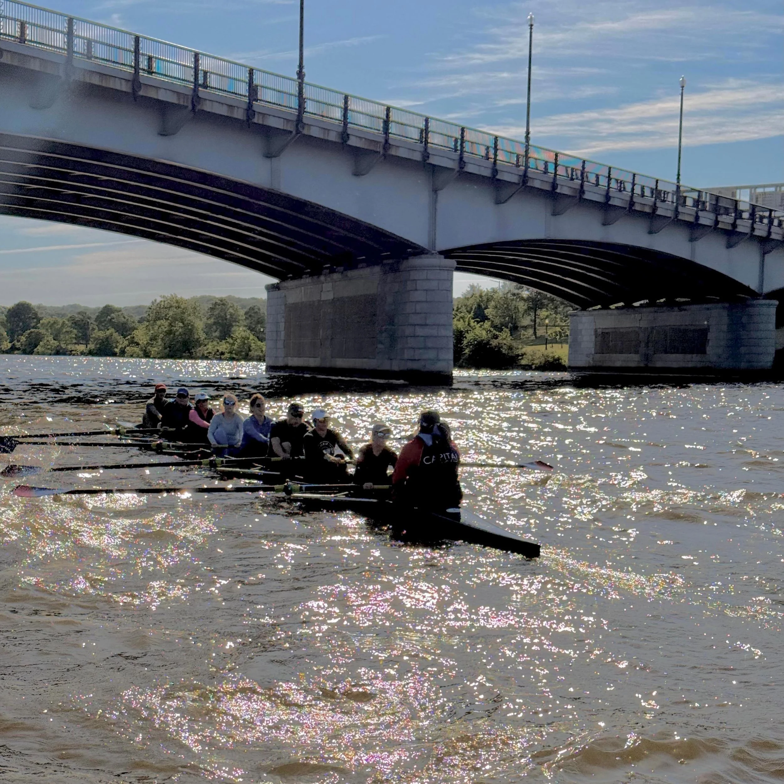 When the wind picks up, the rowers&rsquo; grit kicks in. 

#headwind #tailwind #sidewind #30mphgusts #sunsupsweep 

📸 @emily_schmieg