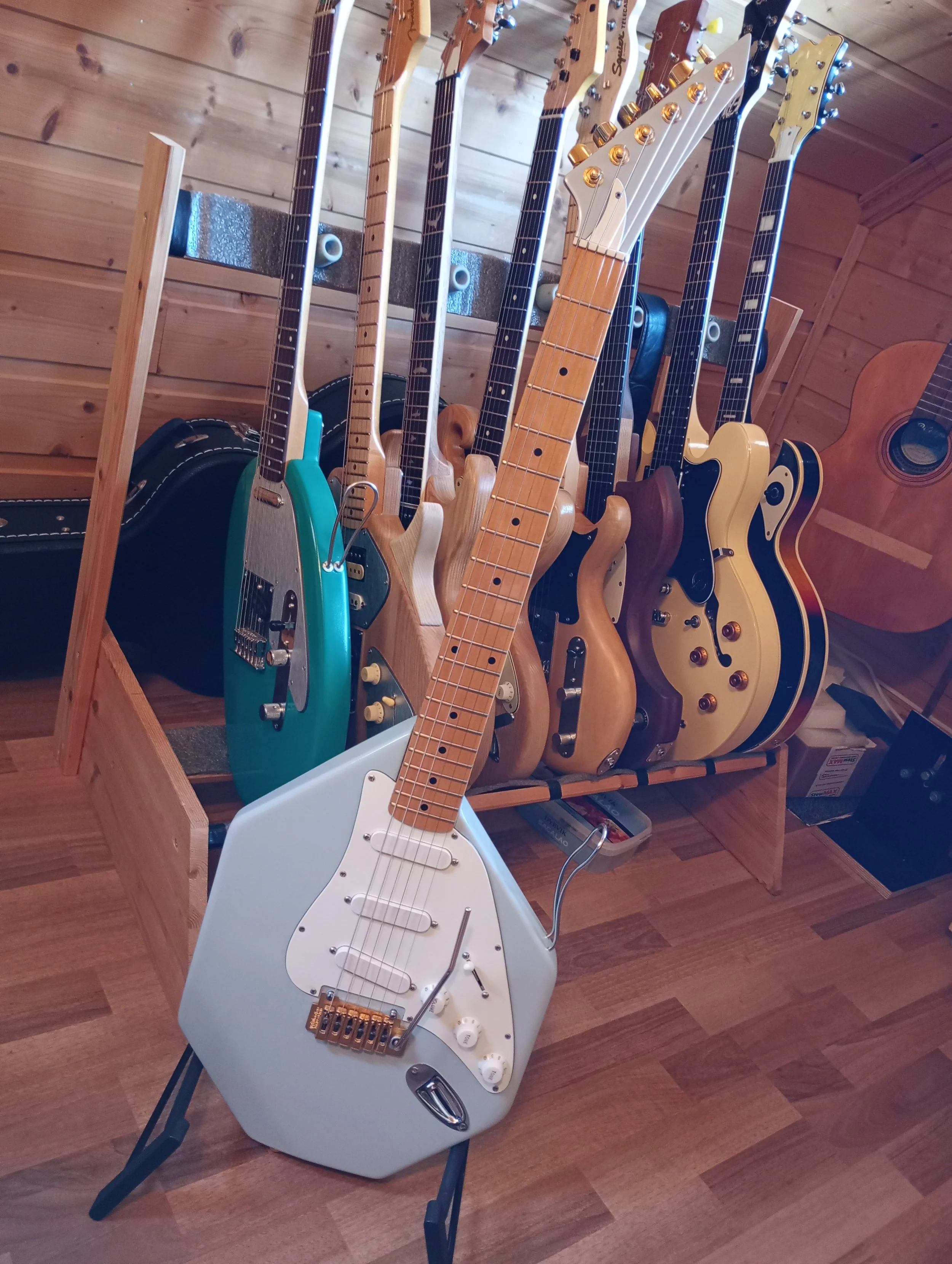 29.1-1.2.2026   Tor H. Pedersen- Selvproduserte Gitarer