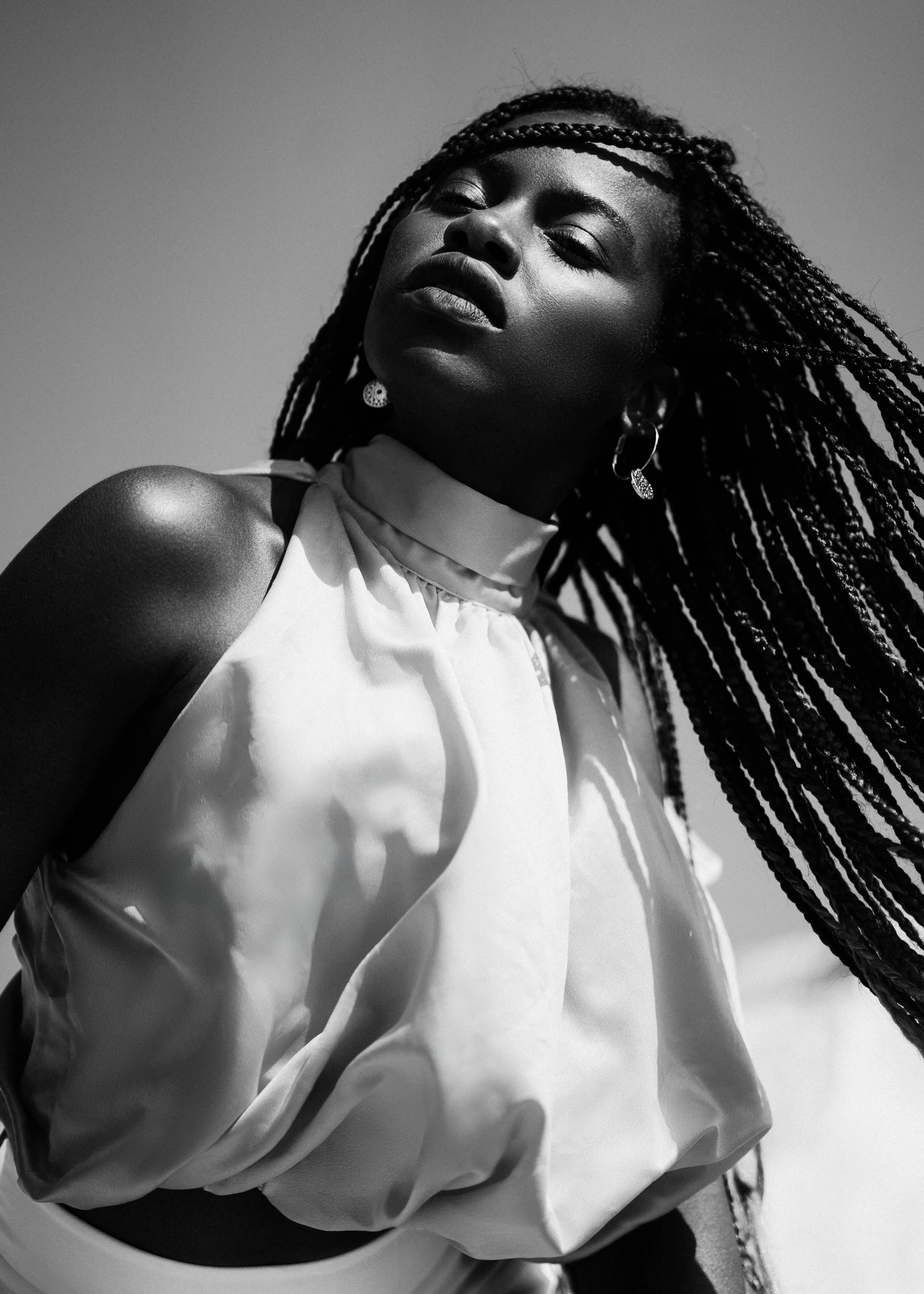 Künstlerische Modefotografie für exklusive Portfolios – ideal für Editorials oder Personal Branding in Frankfurt, Wiesbaden und Darmstadt.