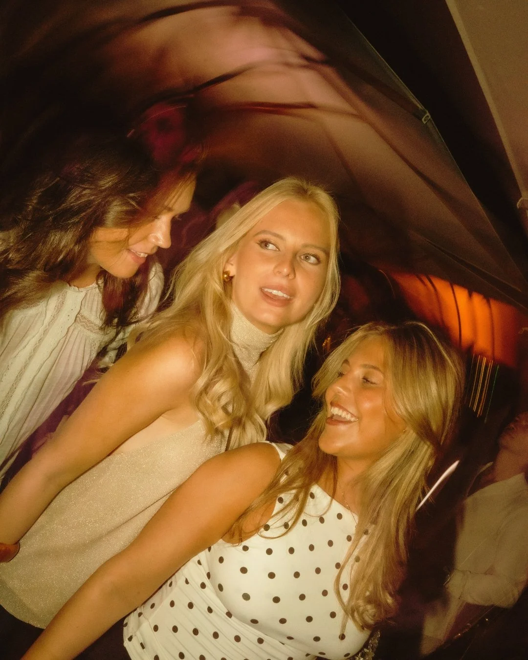 Un moment de complicit&eacute;.

&mdash;&mdash;
🍽️ Bocca Mar
💙 Dolce Vita sur la prom
🕑 La plage ouvre de 9h00 &agrave; 17h30, suivant les conditions m&eacute;t&eacute;os
📍15 Promenade des Anglais, 06300, Nice
#beachclub #boccamar #southoffrance 