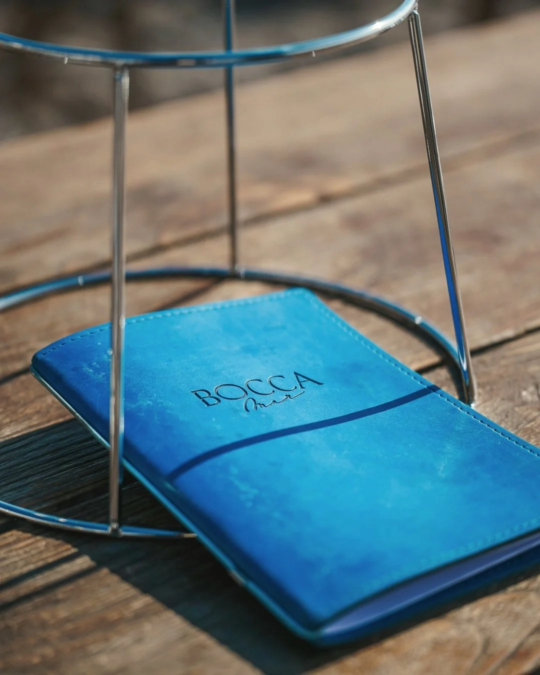 Un d&eacute;tail qui incarne l&rsquo;esprit Bocca Mar.

&mdash;&mdash;
🍽️ Bocca Mar
💙 Dolce Vita sur la prom
🕑 La plage ouvre de 9h00 &agrave; 17h30, suivant les conditions m&eacute;t&eacute;os
📍15 Promenade des Anglais, 06300, Nice
#beachclub #b