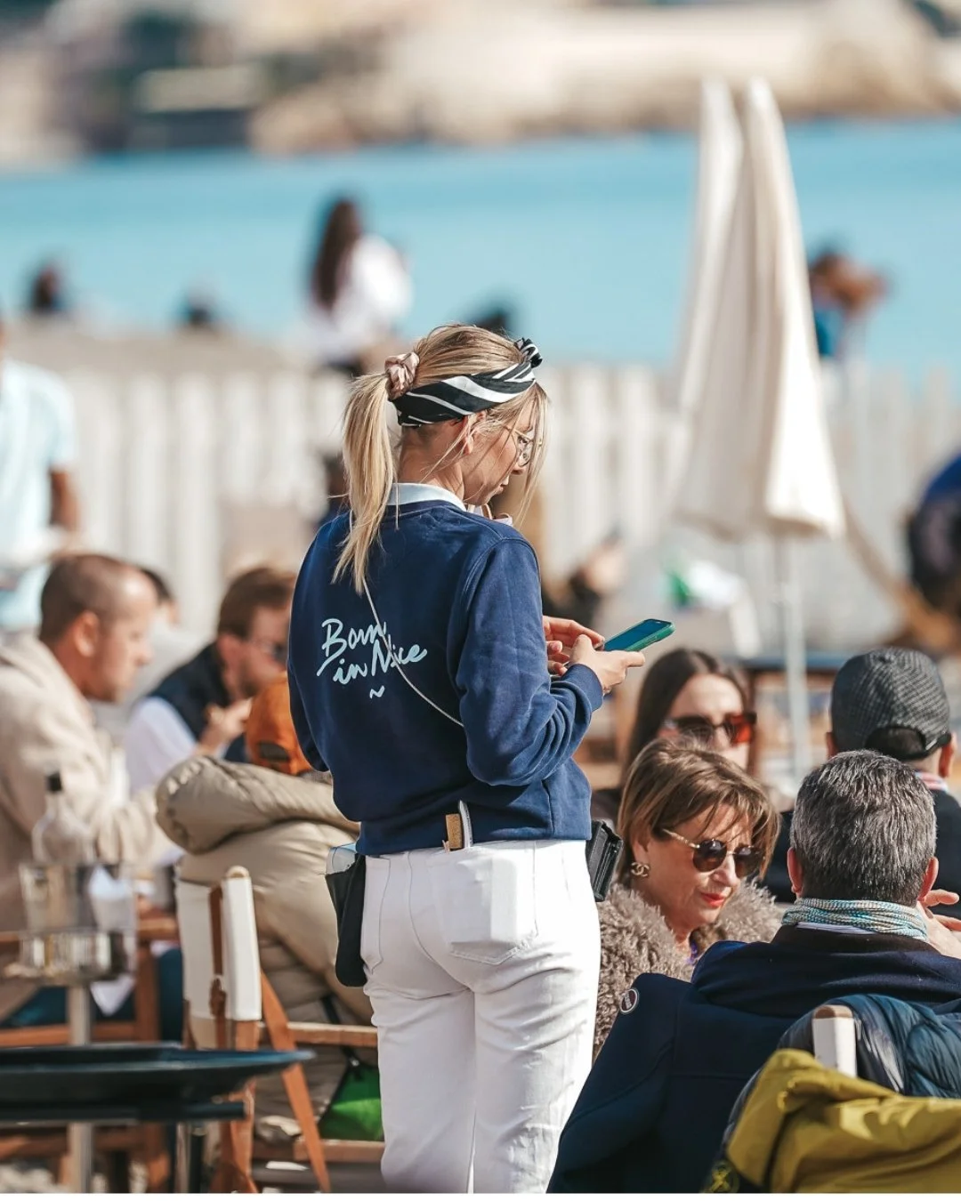 Entre mer et bonne compagnie.

&mdash;&mdash;
🍽️ Bocca Mar
💙 Dolce Vita sur la prom
🕑 La plage ouvre de 9h00 &agrave; 00h00, suivant les conditions m&eacute;t&eacute;os
📍15 Promenade des Anglais, 06300, Nice
#beachclub #boccamar #southoffrance #r