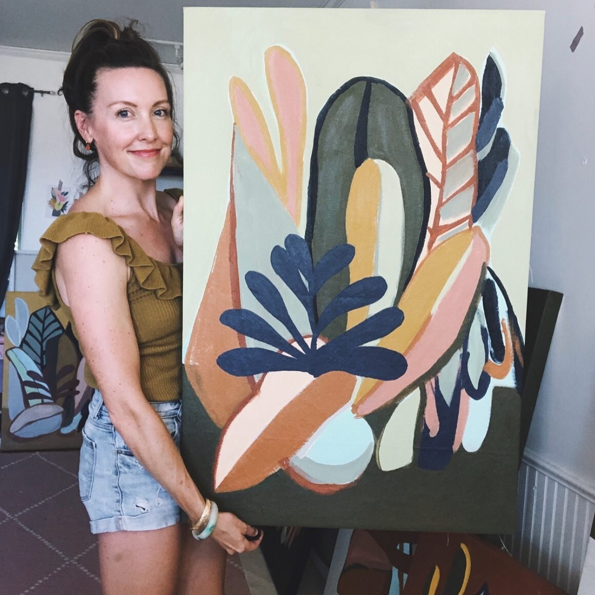Meet the artist! 🌺

Tamara Brink lives and creates on the island of Oahu. She specializes in modern botanicals and abstract tropical paintings. 

Paint Kit features her original artwork + everything you need to make it your own!

&mdash;

#paintbynu