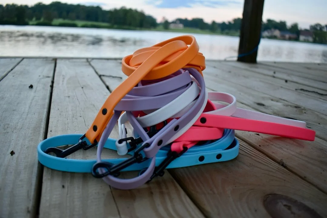NEW Waterpupp 6-foot leads available now on our shop! Soft handle, black hardware, 1/2 - inch width. $15, grab one now and pair with your favorite collar! 

#waterpupp #doggear #doggearforsale #biothane #biothanegear #waterproof #waterproofdoggear #d