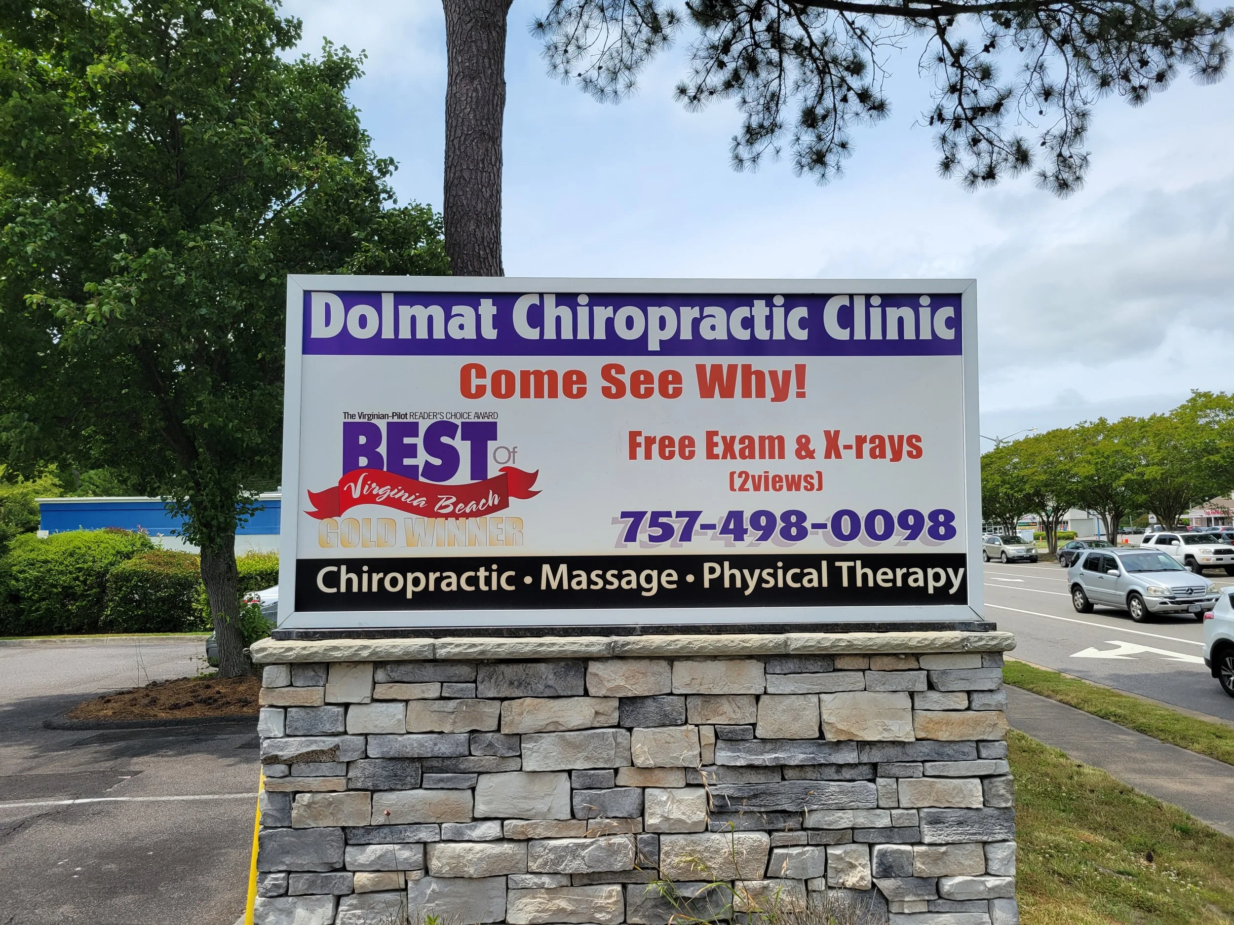 Take advantage of our special offer for new patients at Dolmat Chiropractic Clinic. Sign up now and receive a free comprehensive exam and X-ray to assess your spinal health.