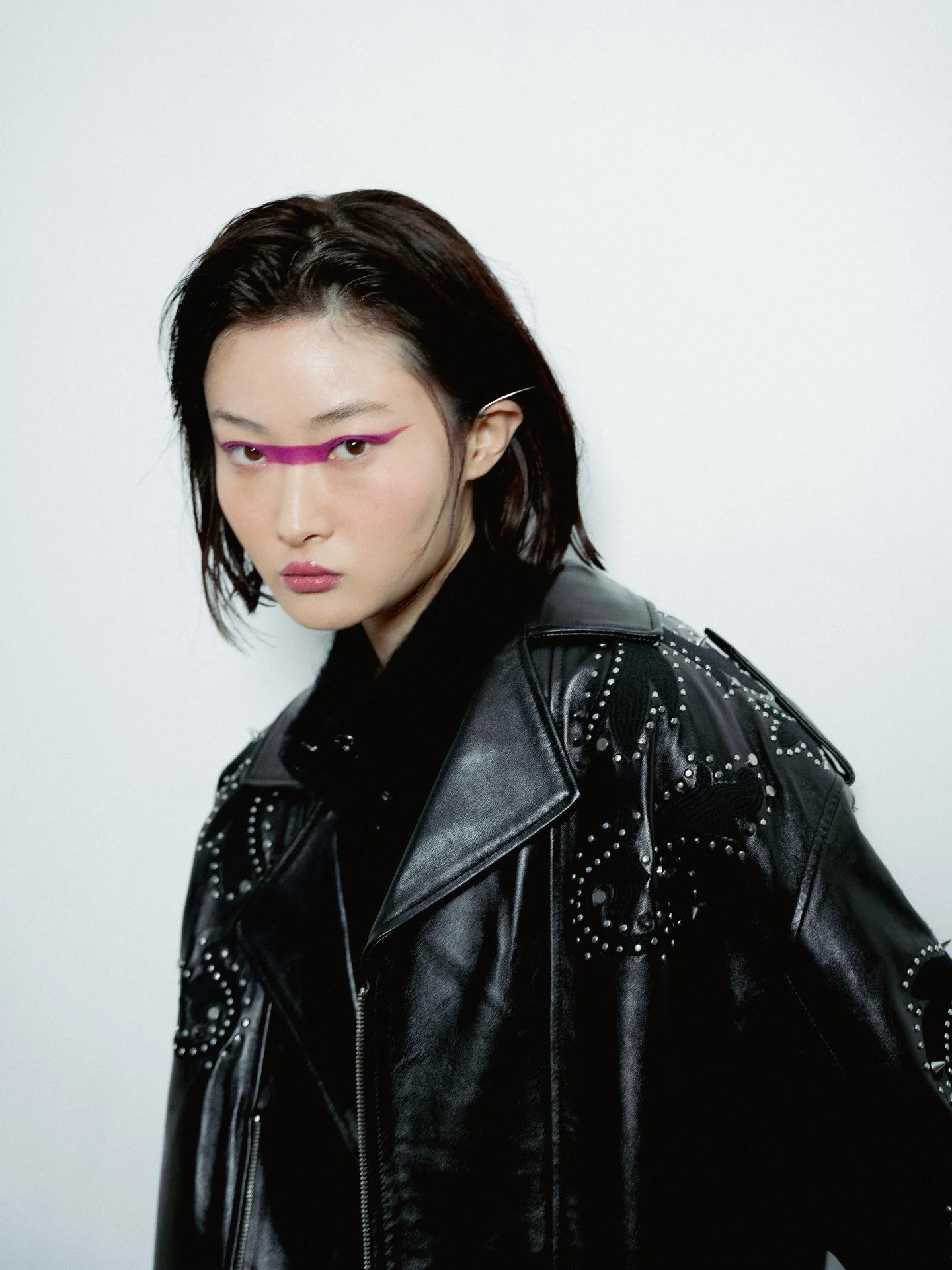 Beautiful portrait and beauty test shoot with @zuoye_ PART THREE

Wardrobe Stylist: @xx_anaka_xx
Photo: @llasure
Talent: @musemodelsnyc @zuoye_
Hair:@hair_maven 
Make up:@arpitabartistry 

ーー

Jacket: @Sandroparis
Skirt: @teseiofficial
Top:@teseioffi