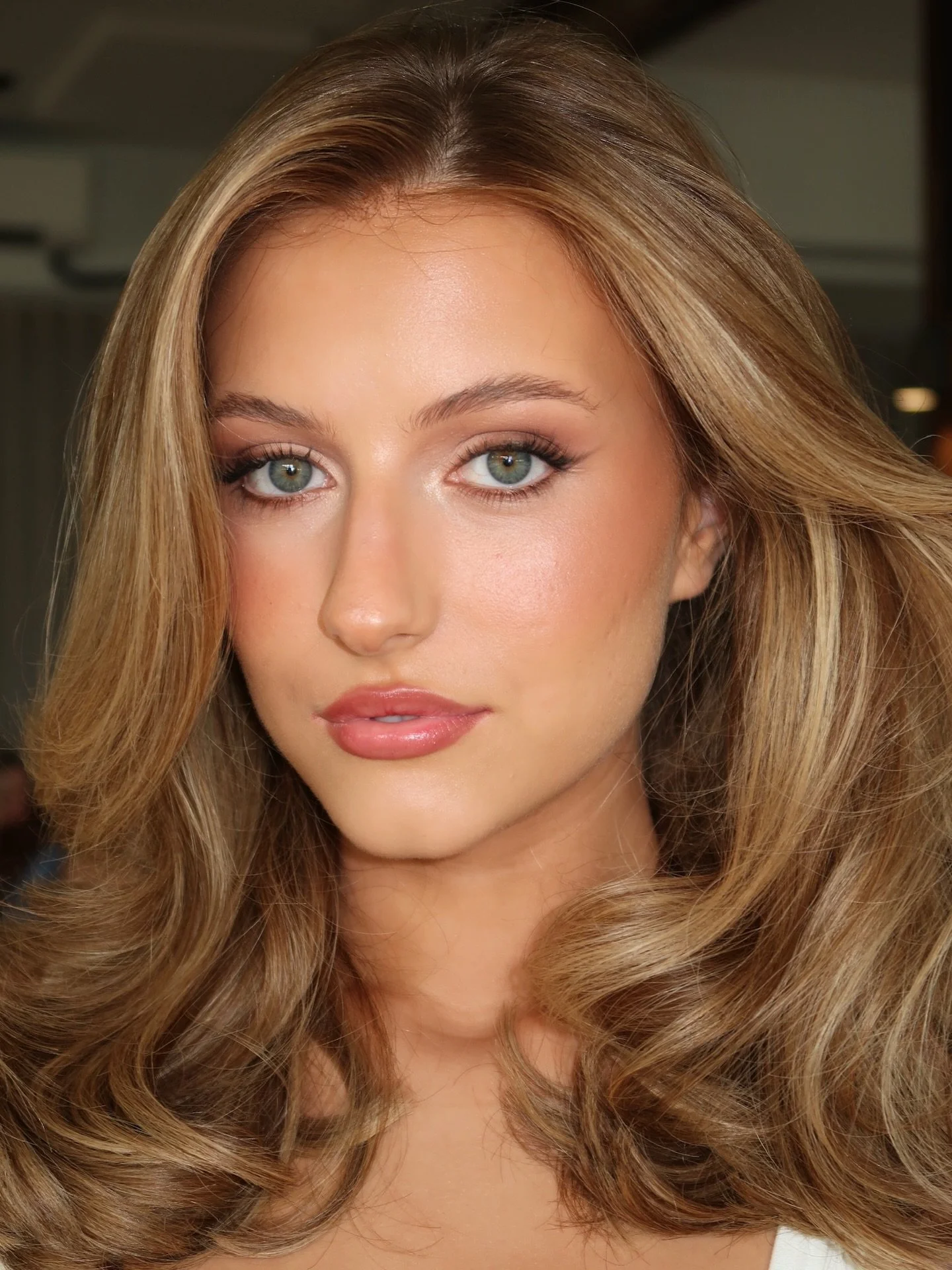 This hair &amp;amp; glam on @amelia.soberon🪽@taylarussellmua 🤍 

Hair prep &amp;amp; tools 
@natalieannehaircare Prep &amp;amp; play, lived in texture mist 
@charlii.com.au Velcro rollers 
@ghdhair_anz Helios dryer, Chronos curve grand tong 
@natalieannehairca