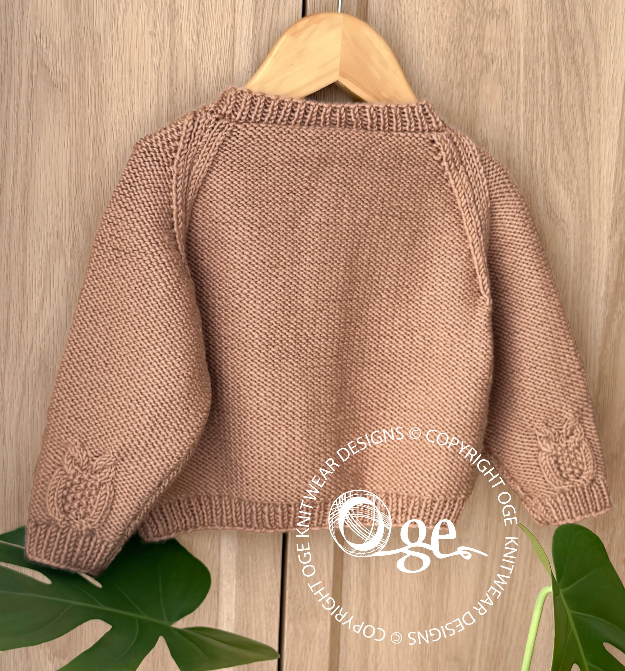 KNITTING PATTERN -- Raglan sleeve cardigan with little owls - P079