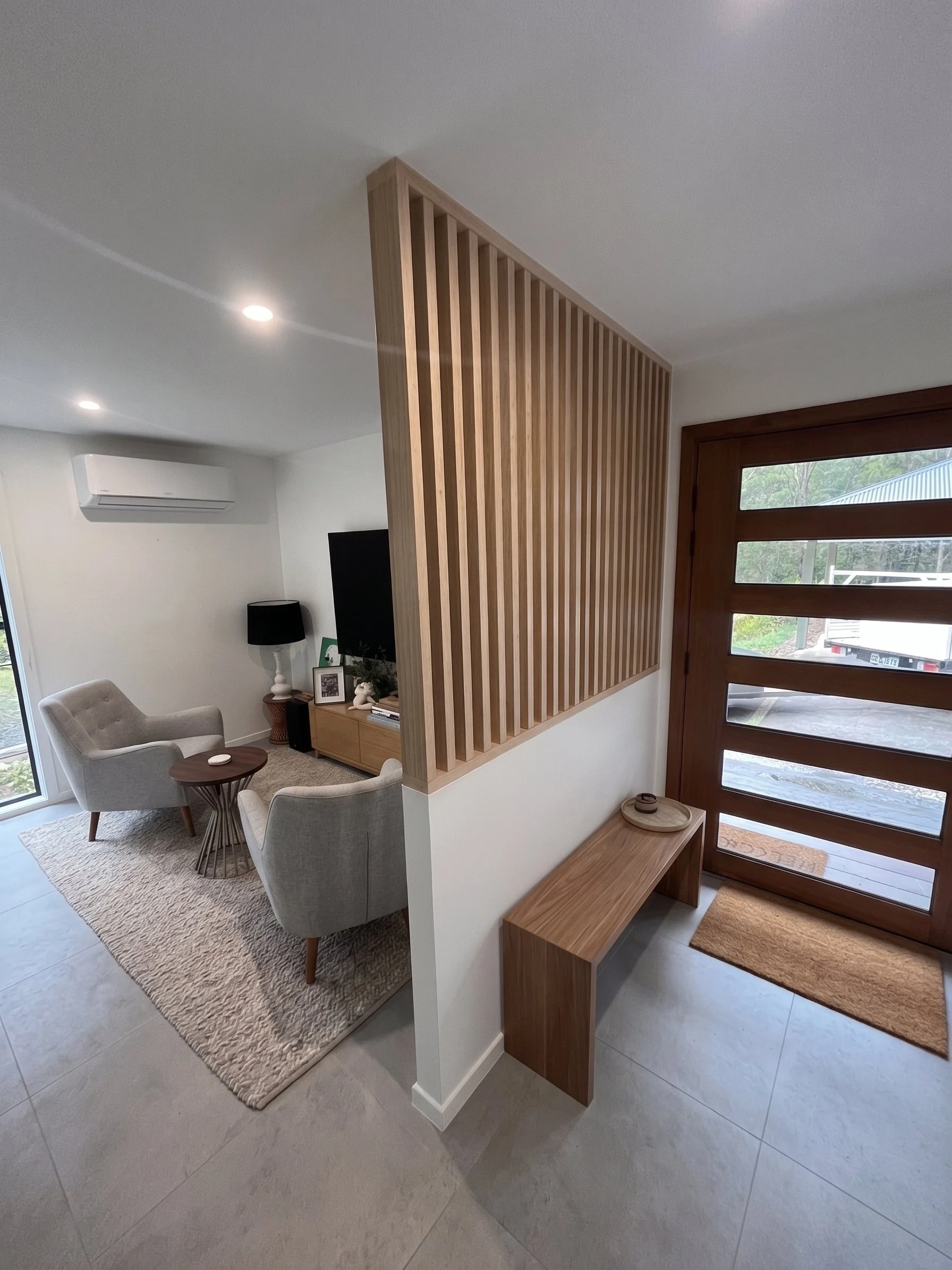 Tassi Oak, Natural finish, Room divider