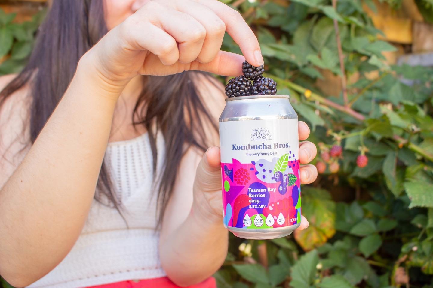 Berry bliss with a boozy twist! Sip, savor, and let the fruity fizz take you on deliciously tangy journey. 🫐🥂 #KombuchaCocktails #BerryBrews 

#kombucha #KombuchaLife #BrewYourOwn #ProbioticPower #GutHealth #KombuchaCulture #FermentedDrinks #Health