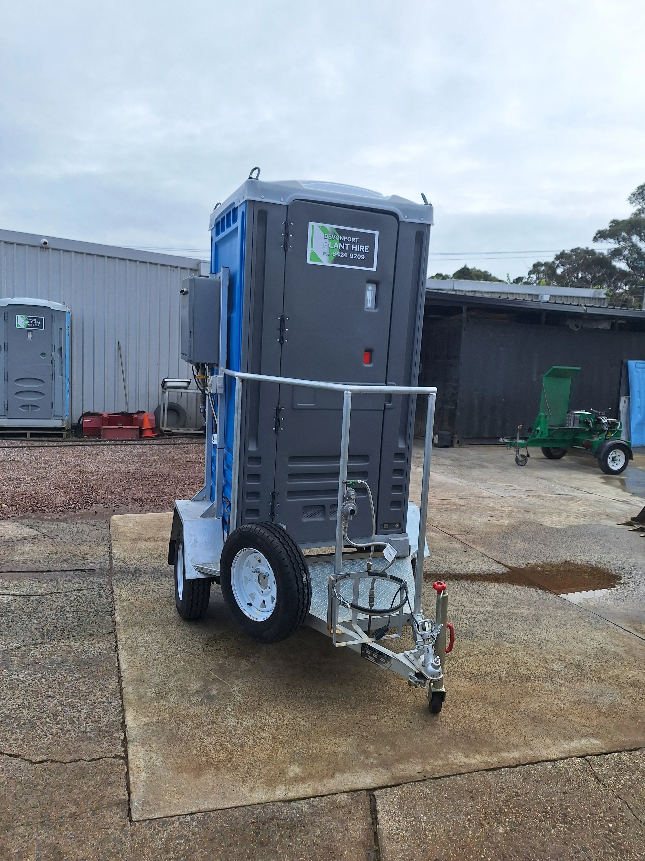 Porta-Loo & Shower – Gas Hot Water