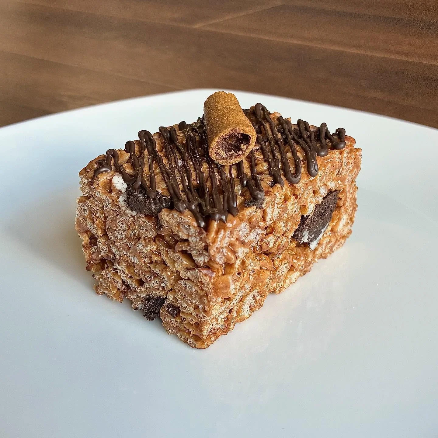MISSISSIPPI MUD PIE RICE CRISPIE TREAT-  November featured flavor.

-chocolate coffee flavored rice crispie treat base
-Oreo&reg;️cookie pieces 
-chocolate sauce swirl
-extra marshmallows 
-topped with a dark chocolate drizzle and a cocoa wafer cooki