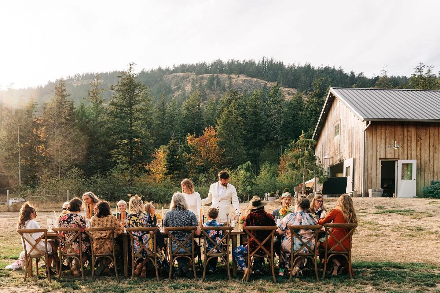 It&rsquo;s that kind of epic day, Orcas! The wine garden is aglow in all the ways 😉✨☀️🌷 Come chase the light with us. Bring the kiddos ... fur included! 🐶 🧺 🧀 🍷 Open 12-5 ~ 
📷 @orcaslove 

#orcasisland #orcasislandwinery #visitsanjuans #wawine