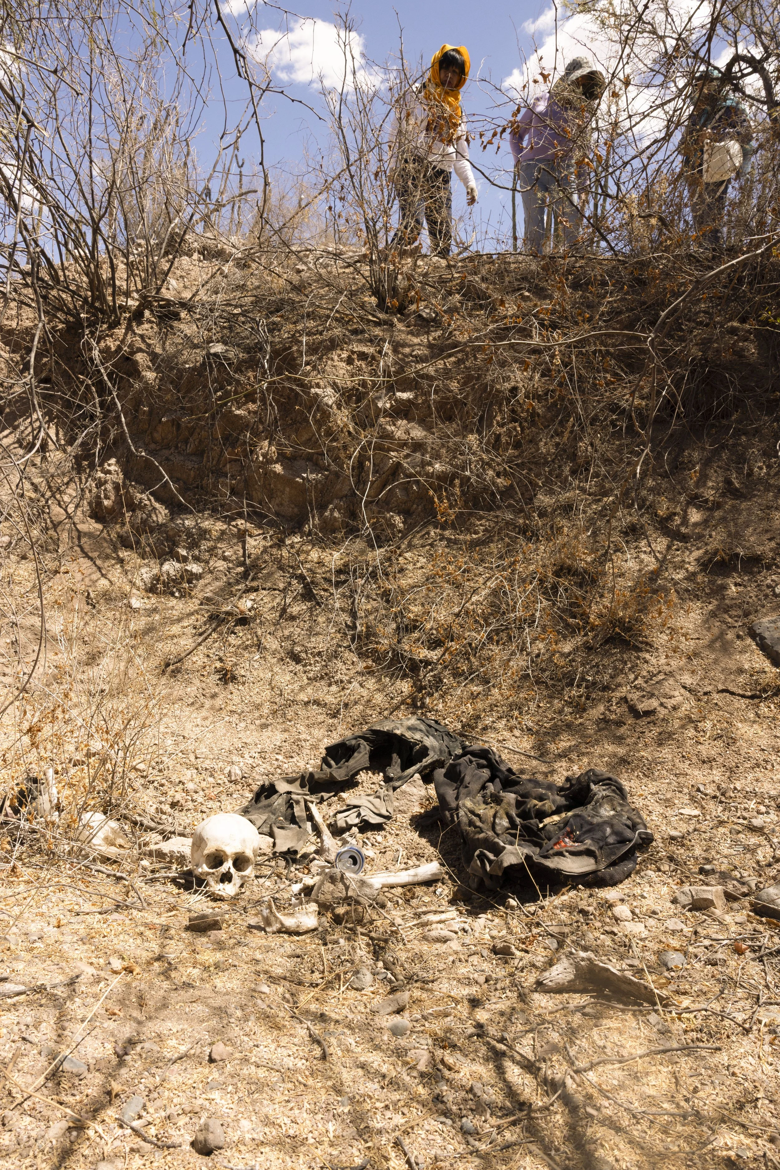 The skeleton of an unidentified woman.
Found at the side of a road.