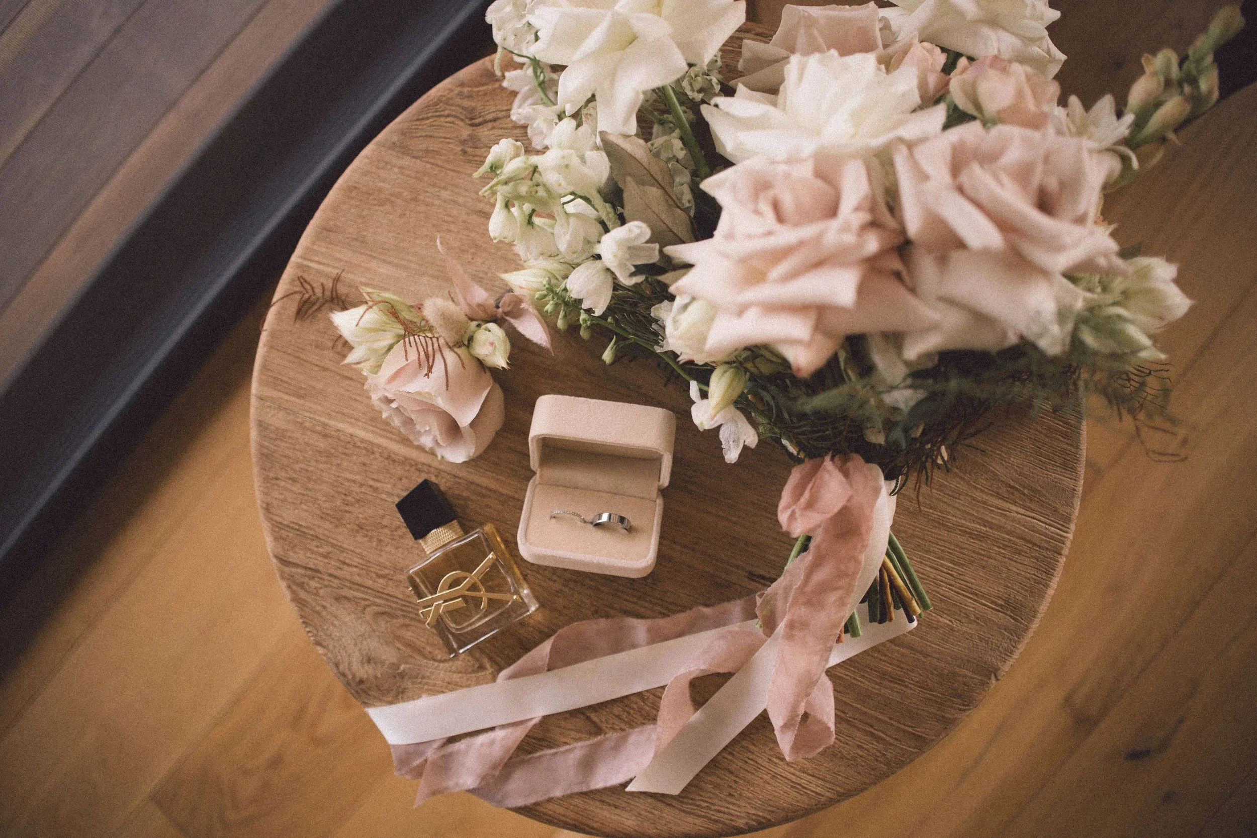 AlanaPerry-WeddingWallaringaFarm-10.jpg