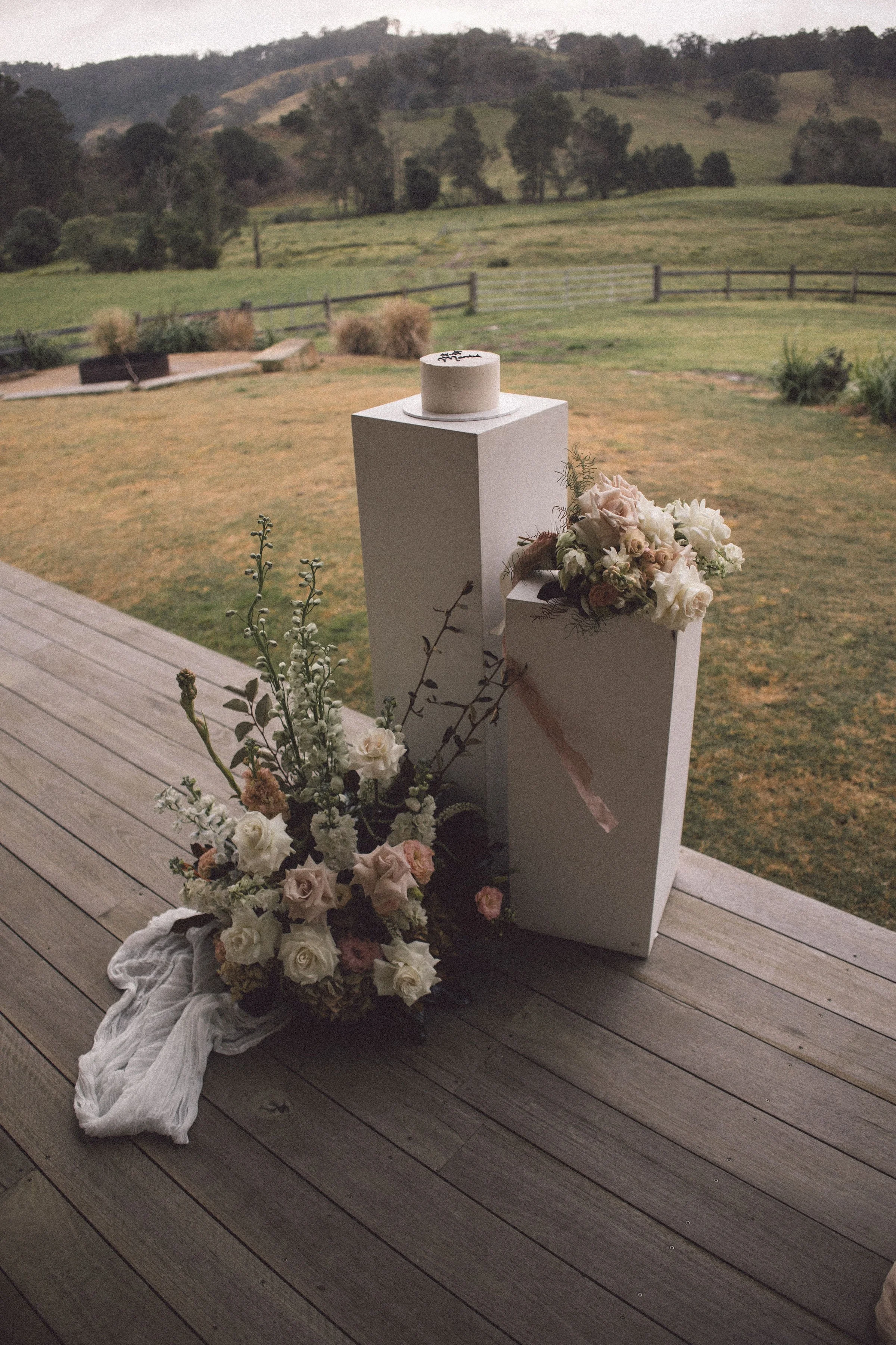 AlanaPerry-WeddingWallaringaFarm-185.jpg