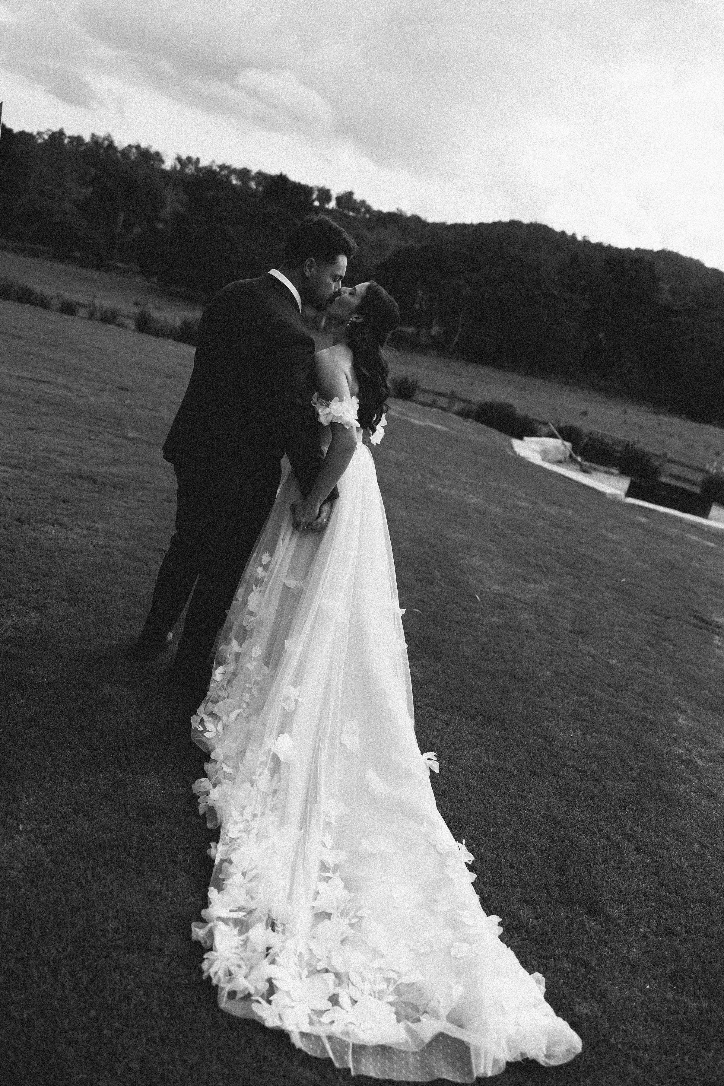 LeahZac-Elopement-WallaringaFarm-134.jpg
