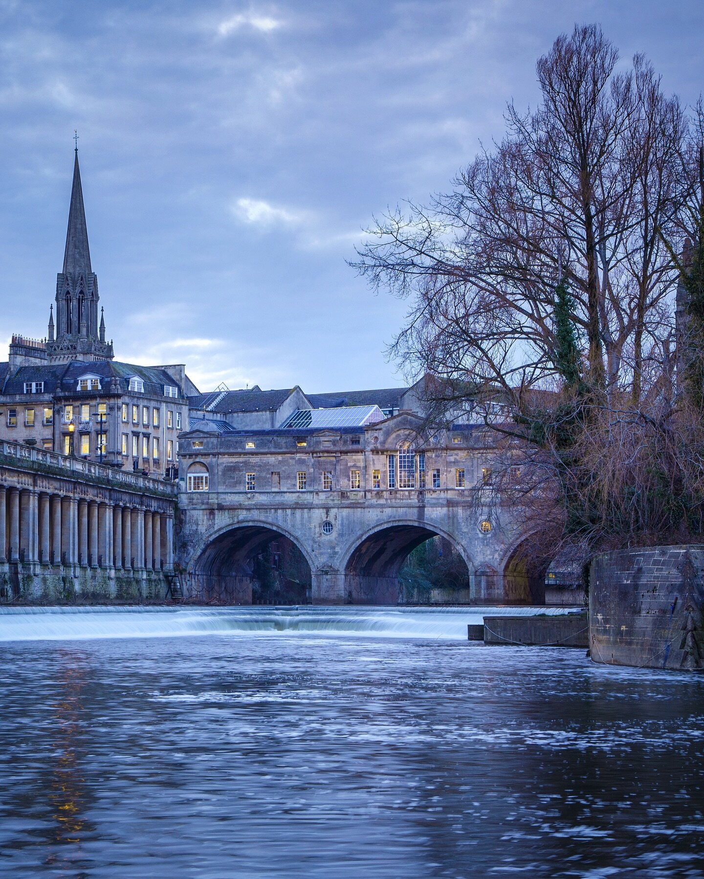 These are the right kind of winter blues - the gorgeous tones of evening at Pulteney Bridge create a magical atmospheric feeling as street lights appear and houses illuminate windows from within. Take an opportunity to explore the twilight city and y