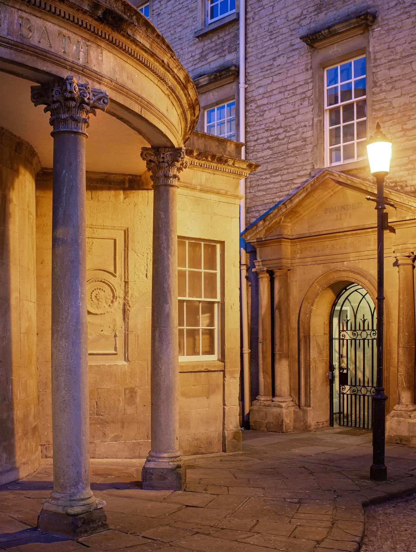 Who else thinks a lone lamp on the twilight streets of Bath is purely magical?

When the daytime disappears and an inky black sky descends it&rsquo;s the opportunity for a single beacon of light to have its enchanting moment in the night.

#nightphot