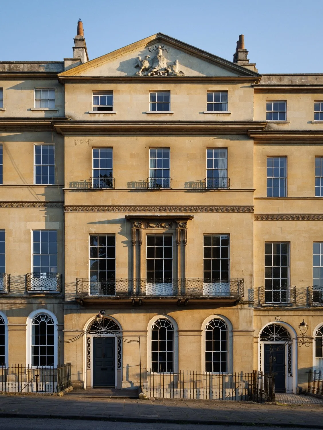 Perfect pediments and facades are just a couple of things that makes Bath&rsquo;s architecture sing.
Of course there&rsquo;s many more elements that make the city one of the most beautiful places to visit in the UK.

😍 Here&rsquo;s a handful of incr