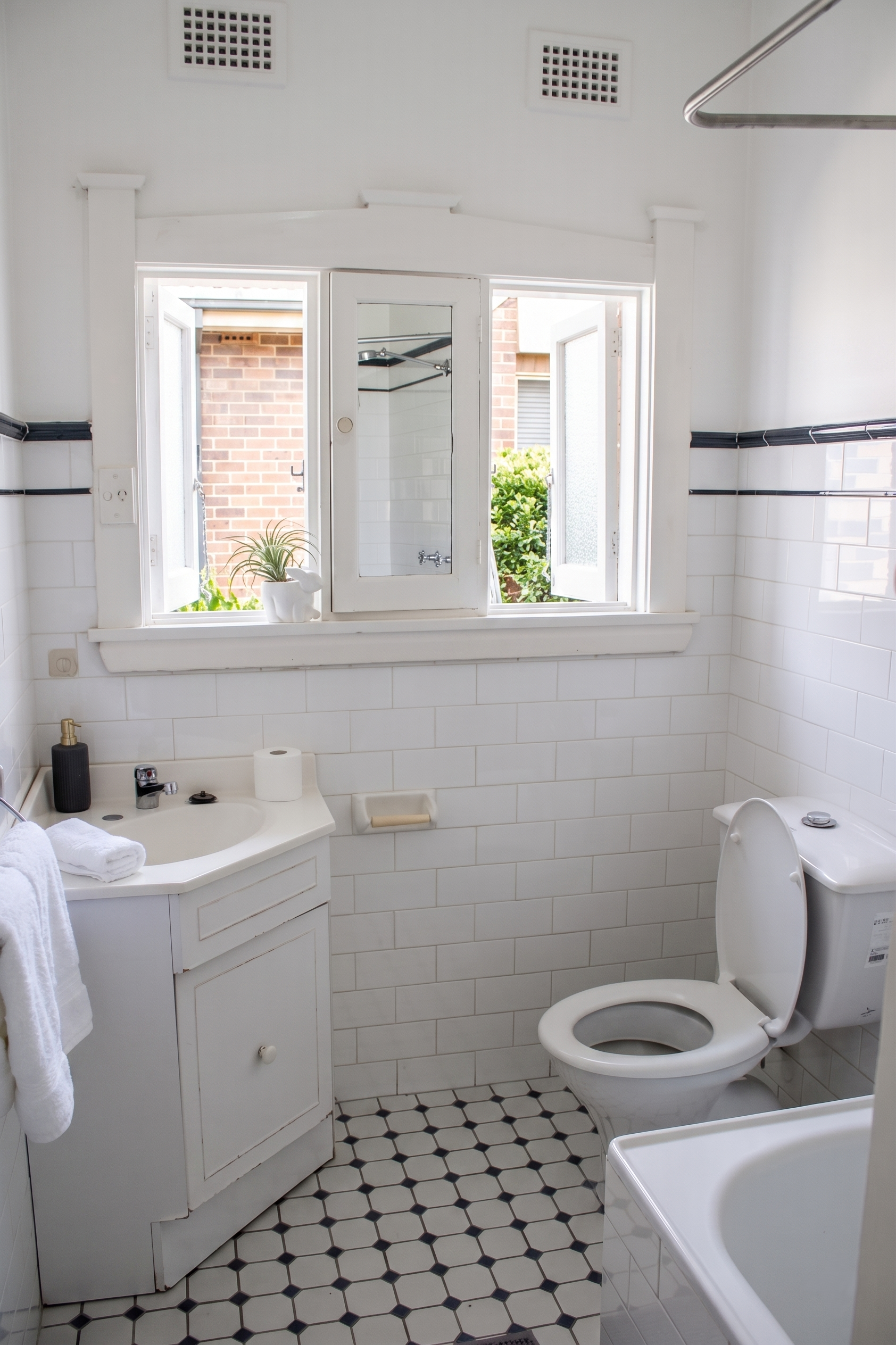 Wairoa Ave_IconicRealty-009.png