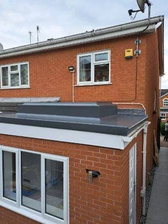 New fibreglass roof with upstand.JPG