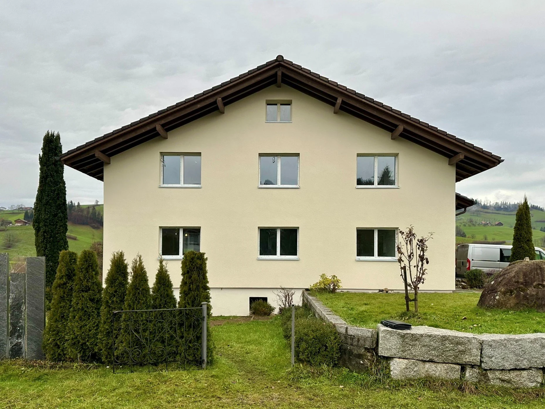 24_Sanierung 2FH Reber_Entlebuch_Rückseite.jpg