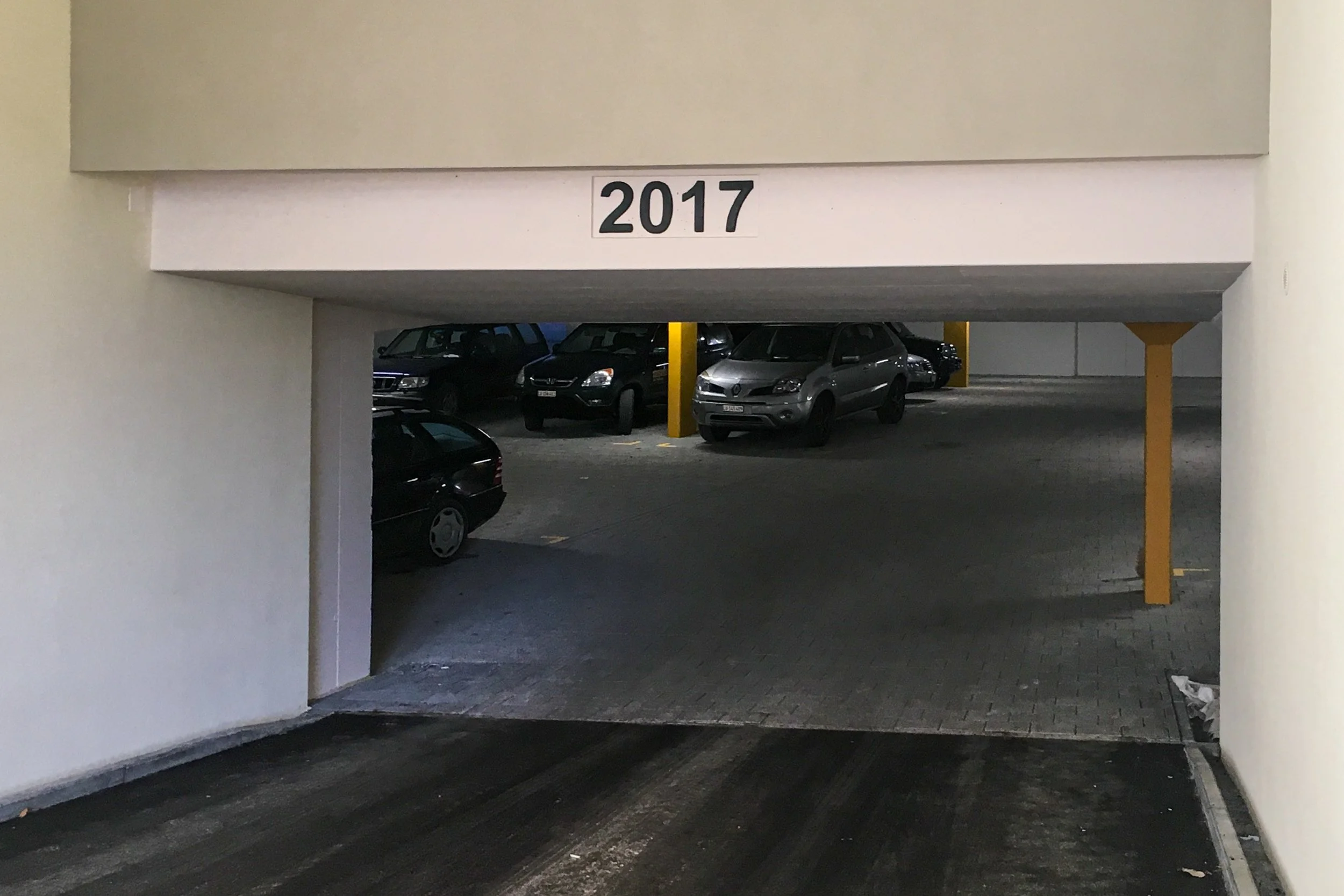 St.Urbanstrasse_Tiefgarage.JPG