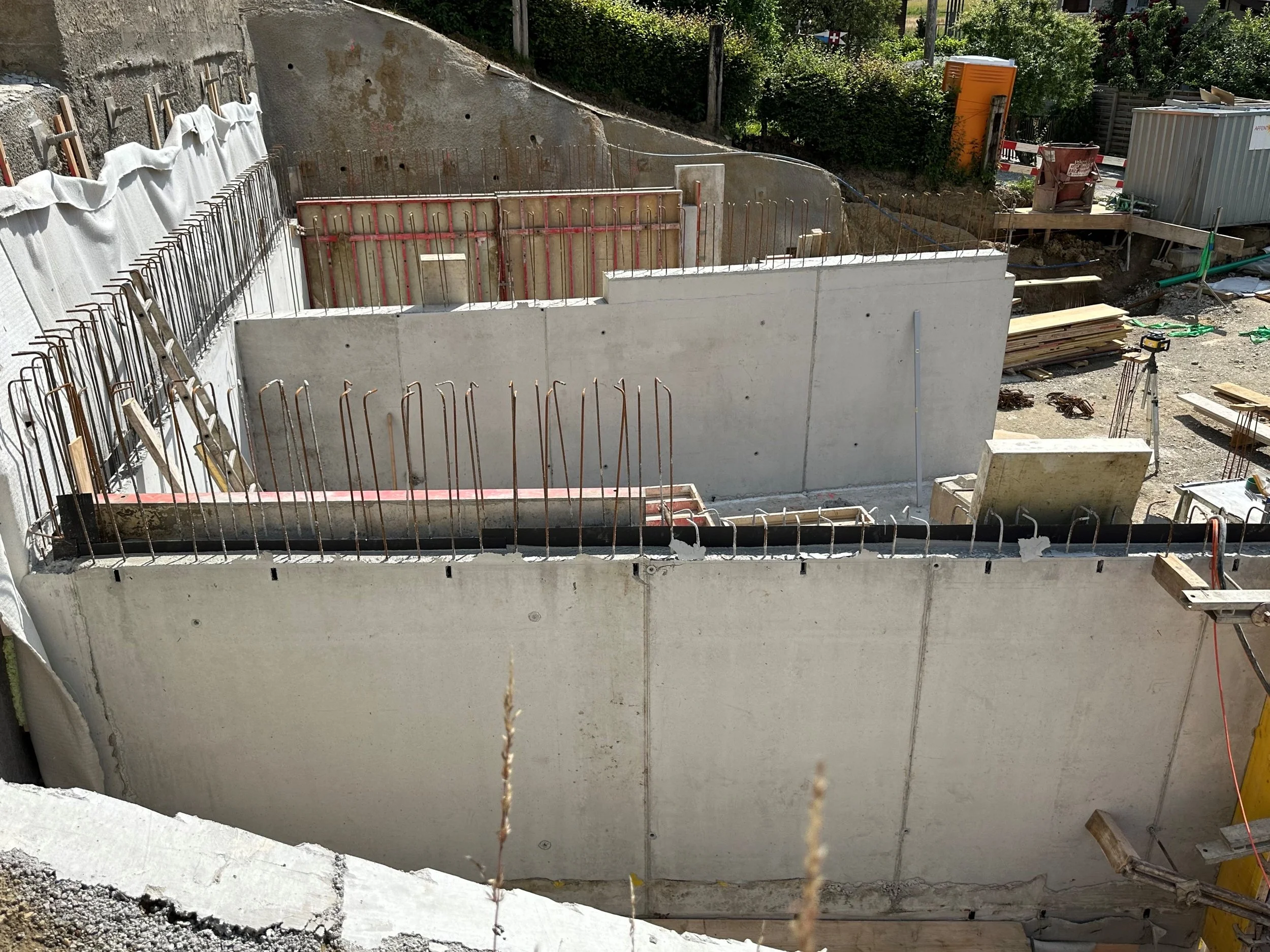 24_Doppel EFH Reiden_Wände UG.jpg