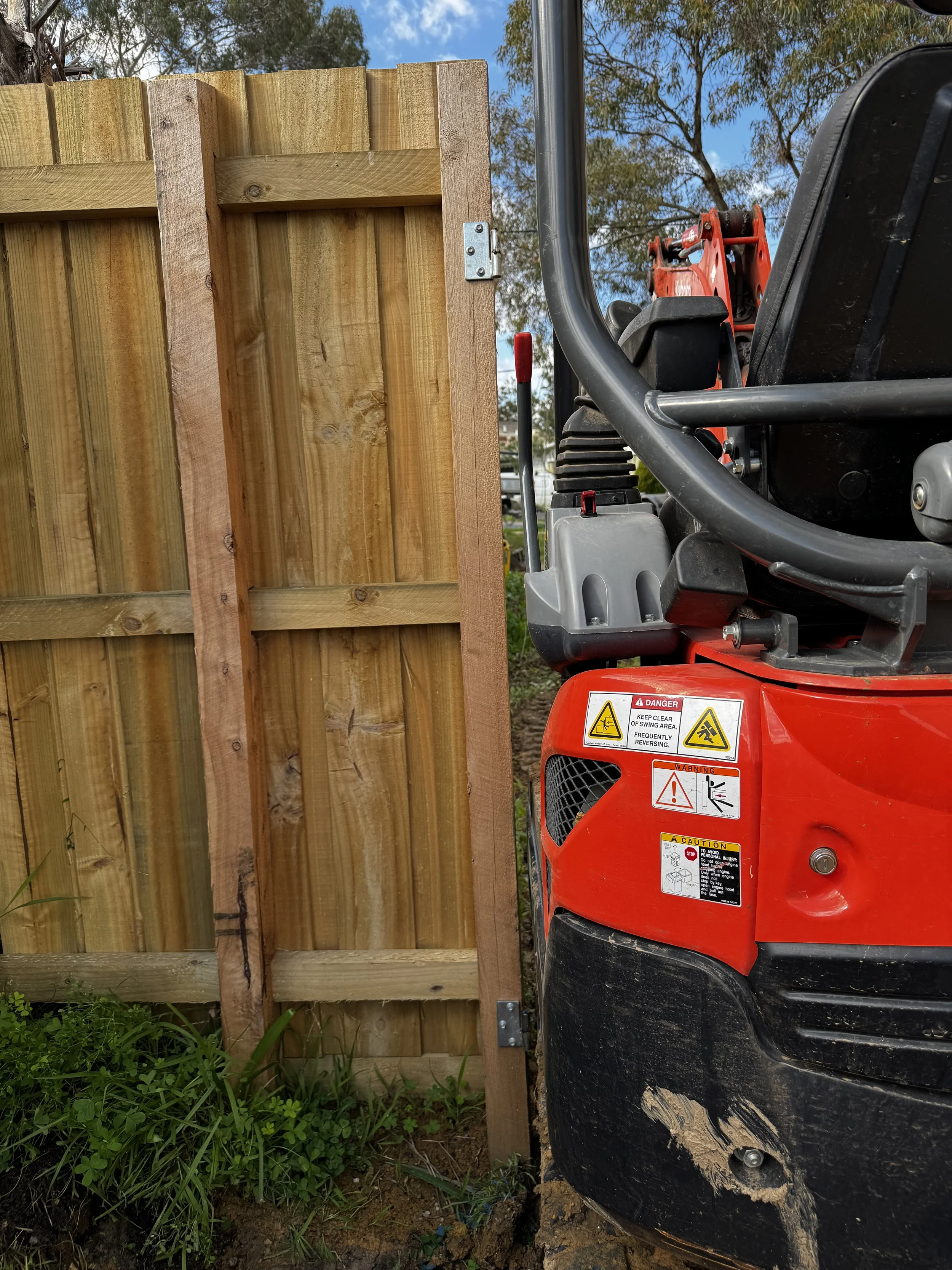 Narrow access excavation