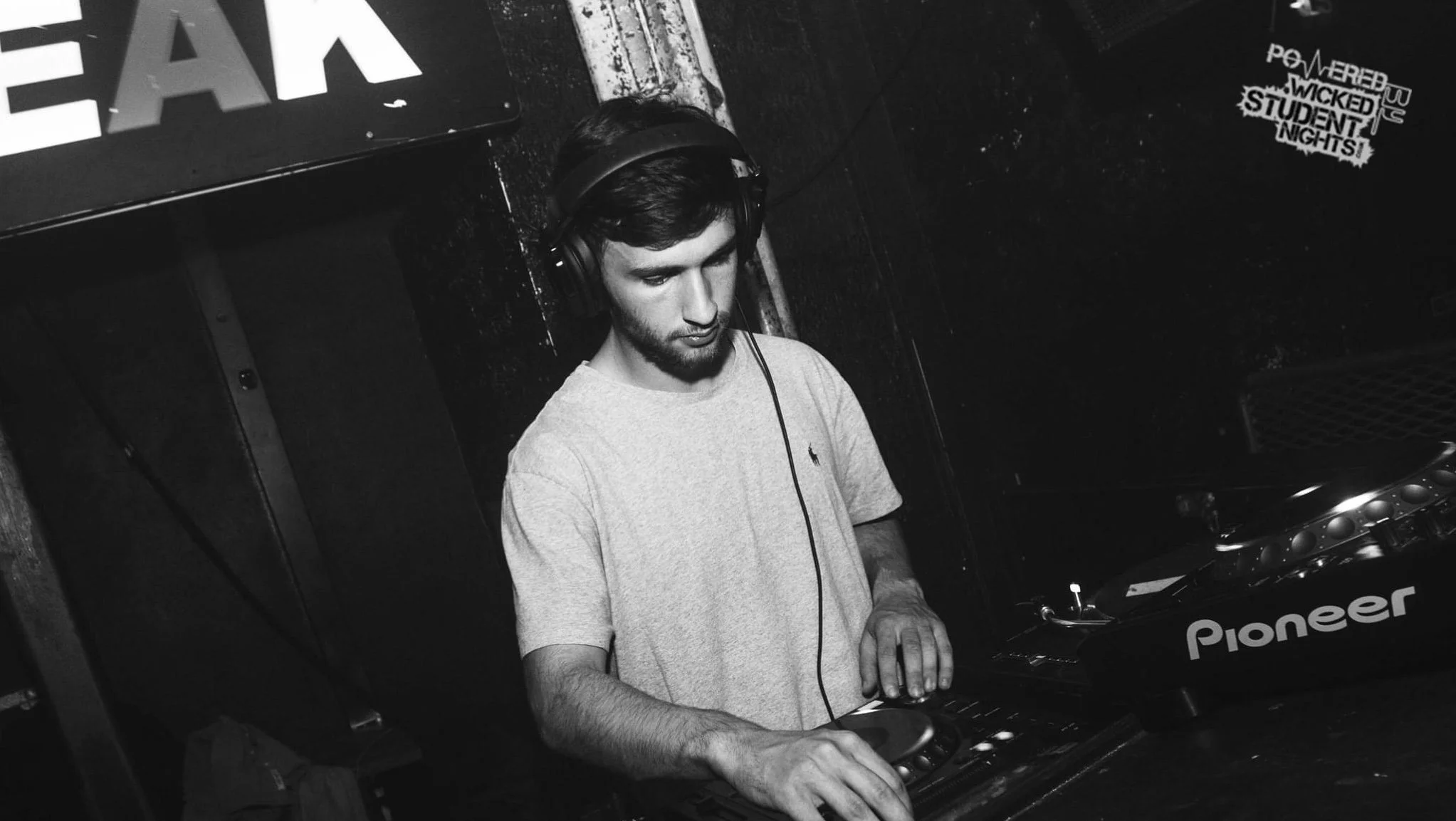 Friday Selector : AJ Couque (DJ)