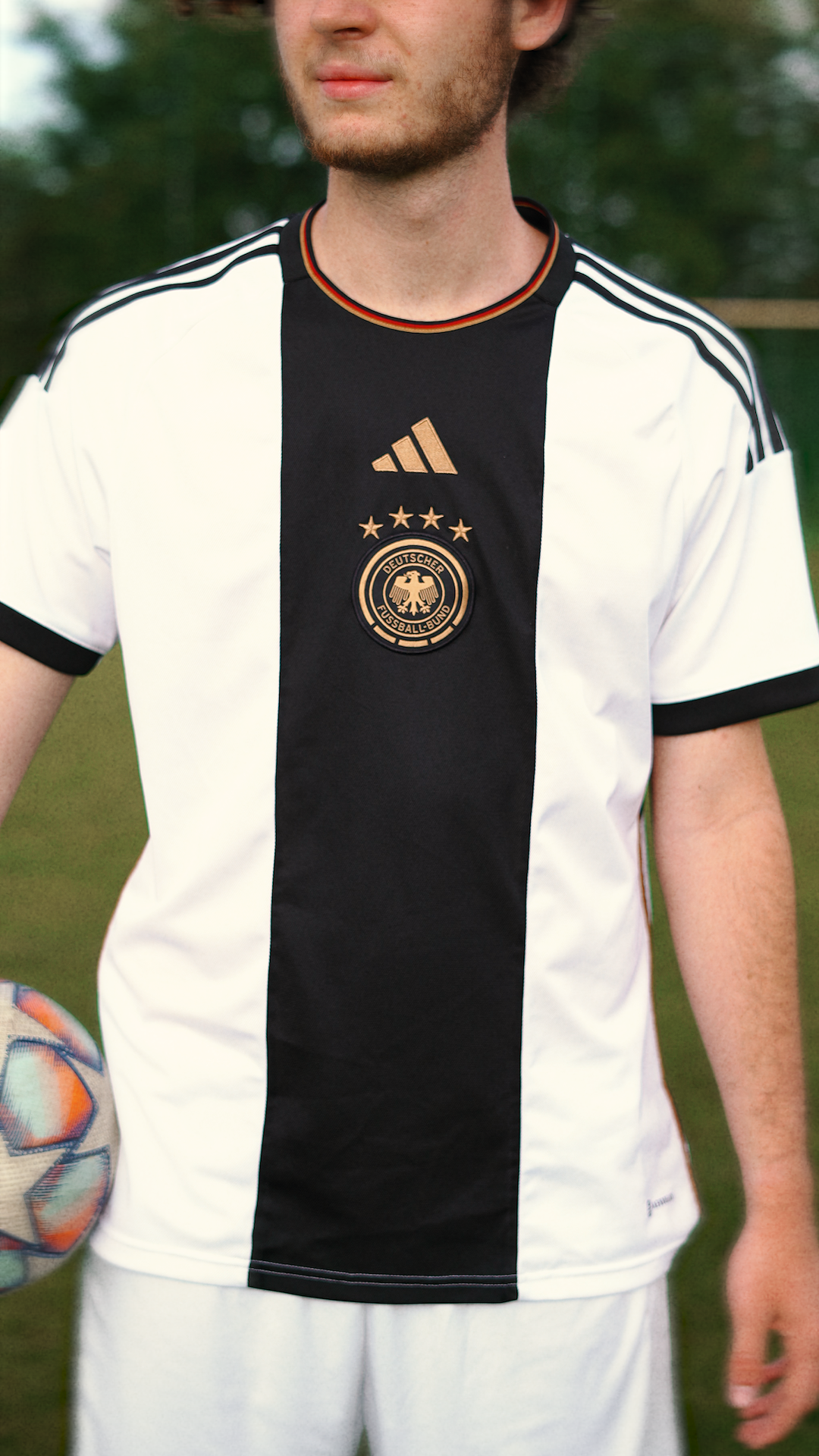 PI_Teaser-EMTrikot.00_00_01_03.Standbild002.png
