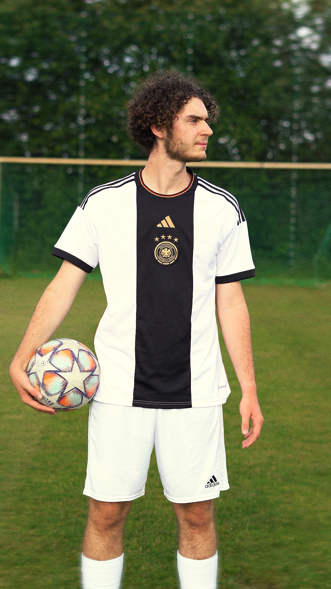 PI_Teaser-EMTrikot.00_00_00_23.Standbild001.png