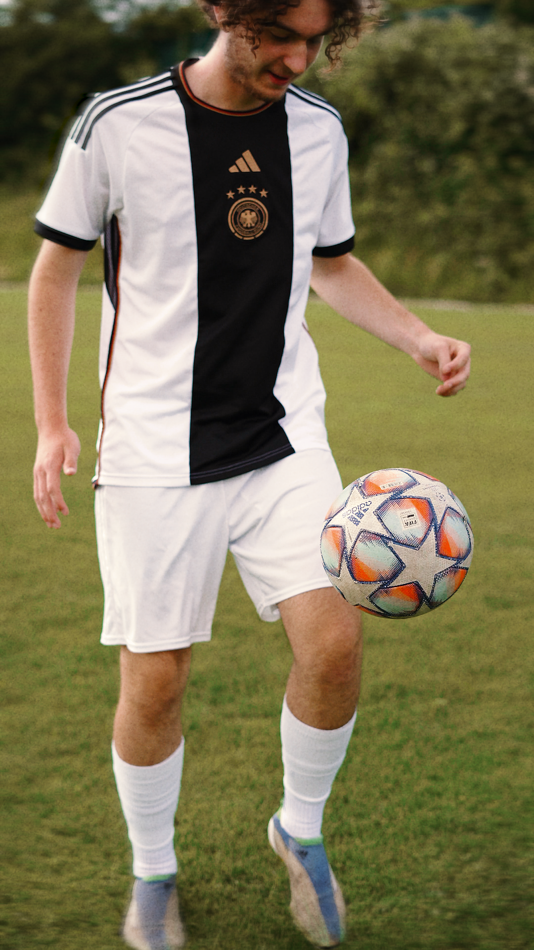 PI_Teaser-EMTrikot.00_00_23_18.Standbild012.png