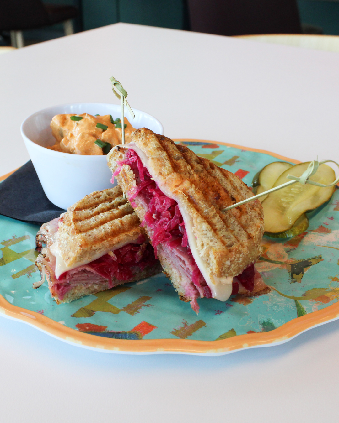 Sandwich Colorful Plate Cafe.png