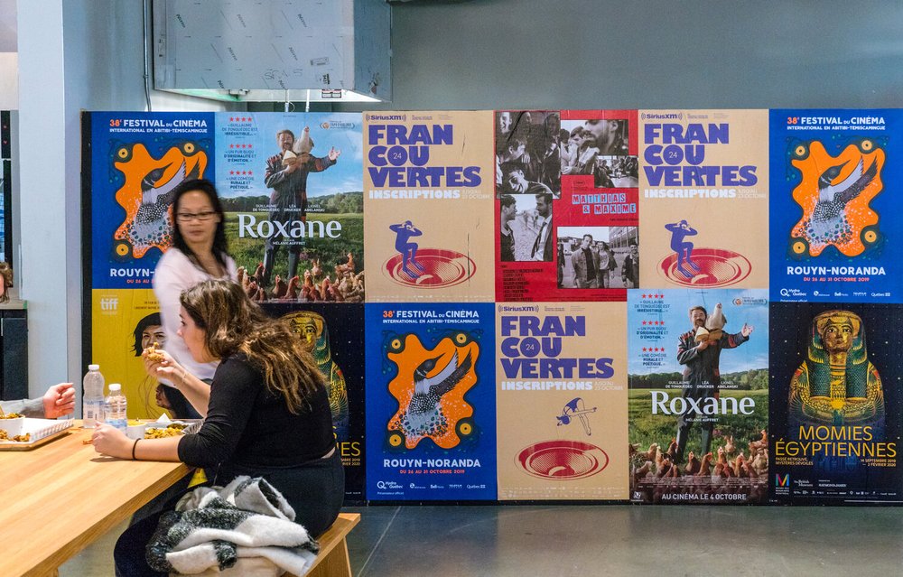 Mur d'affiches diverses - Le Central - Publicité Sauvage