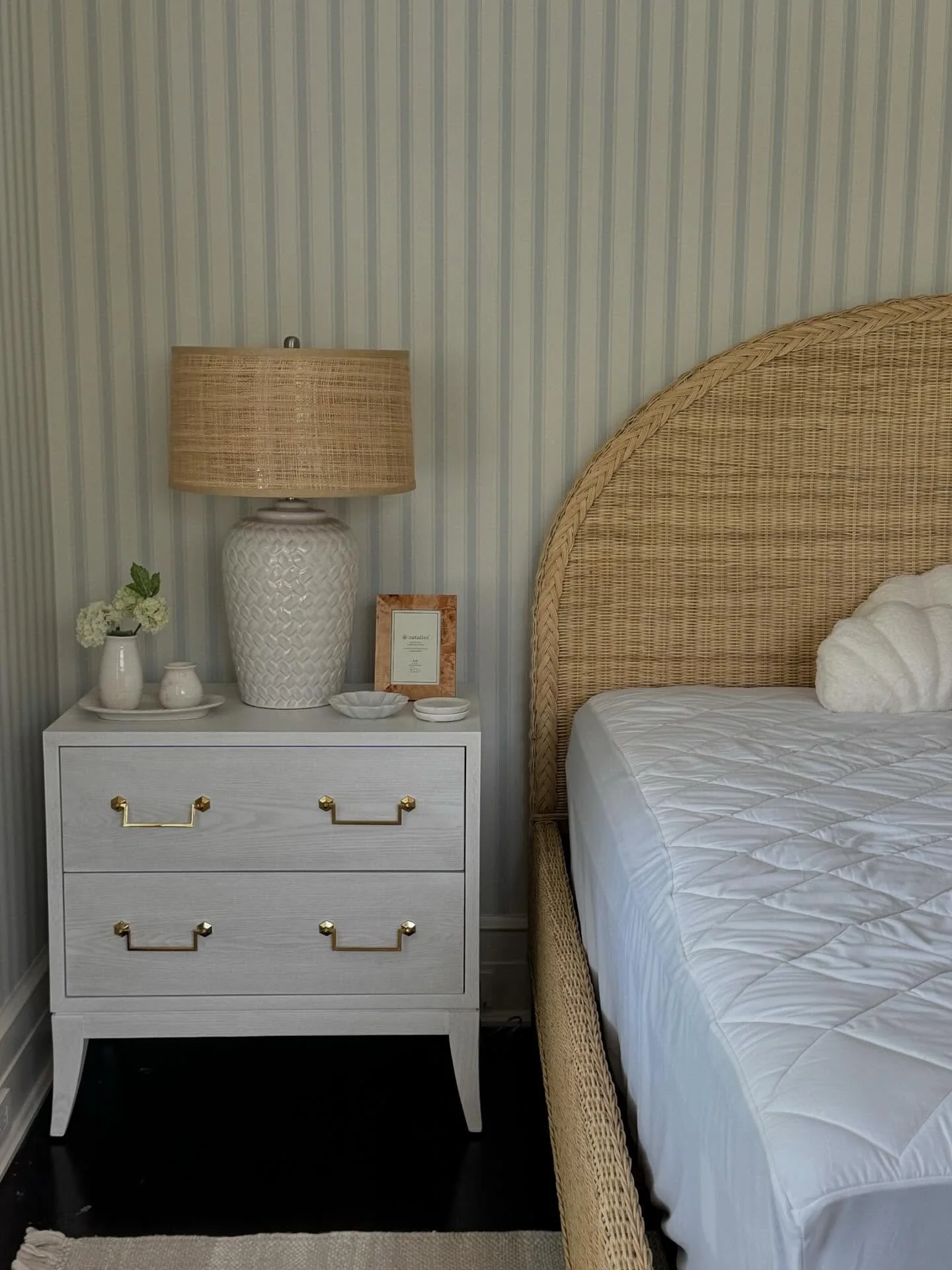 Install day progress shots from this New England coastal inspired bedroom 🐚🦞