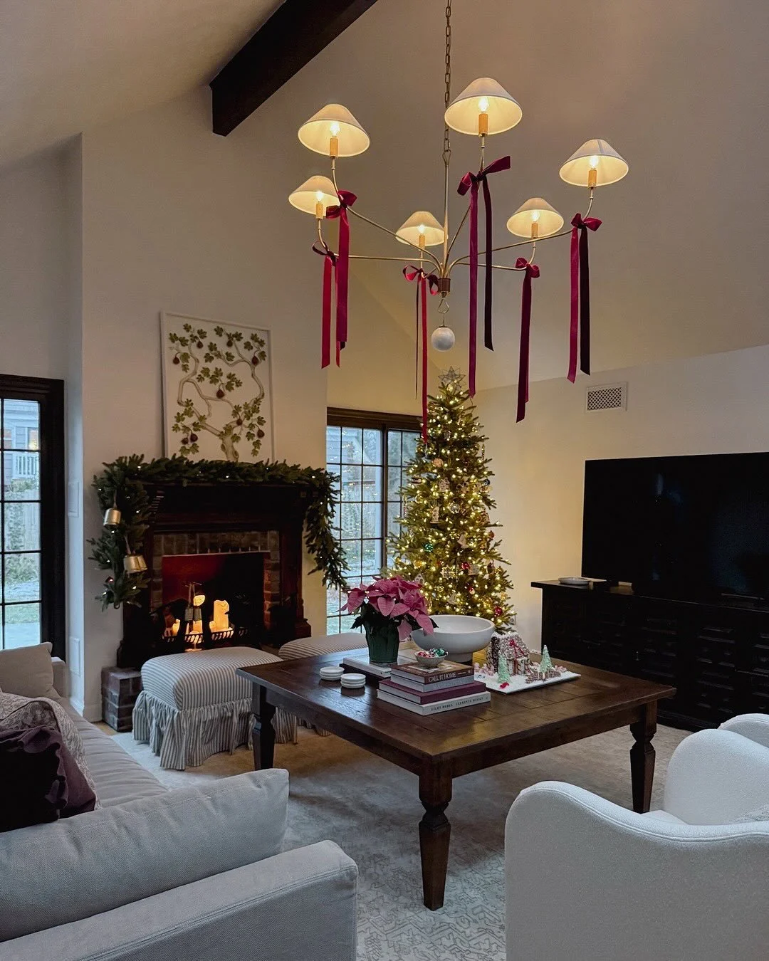 Cozy at home for the holidays 🤎
⠀⠀⠀⠀⠀⠀⠀⠀⠀
Wishing you all a wonderful holiday break and a happy new year!